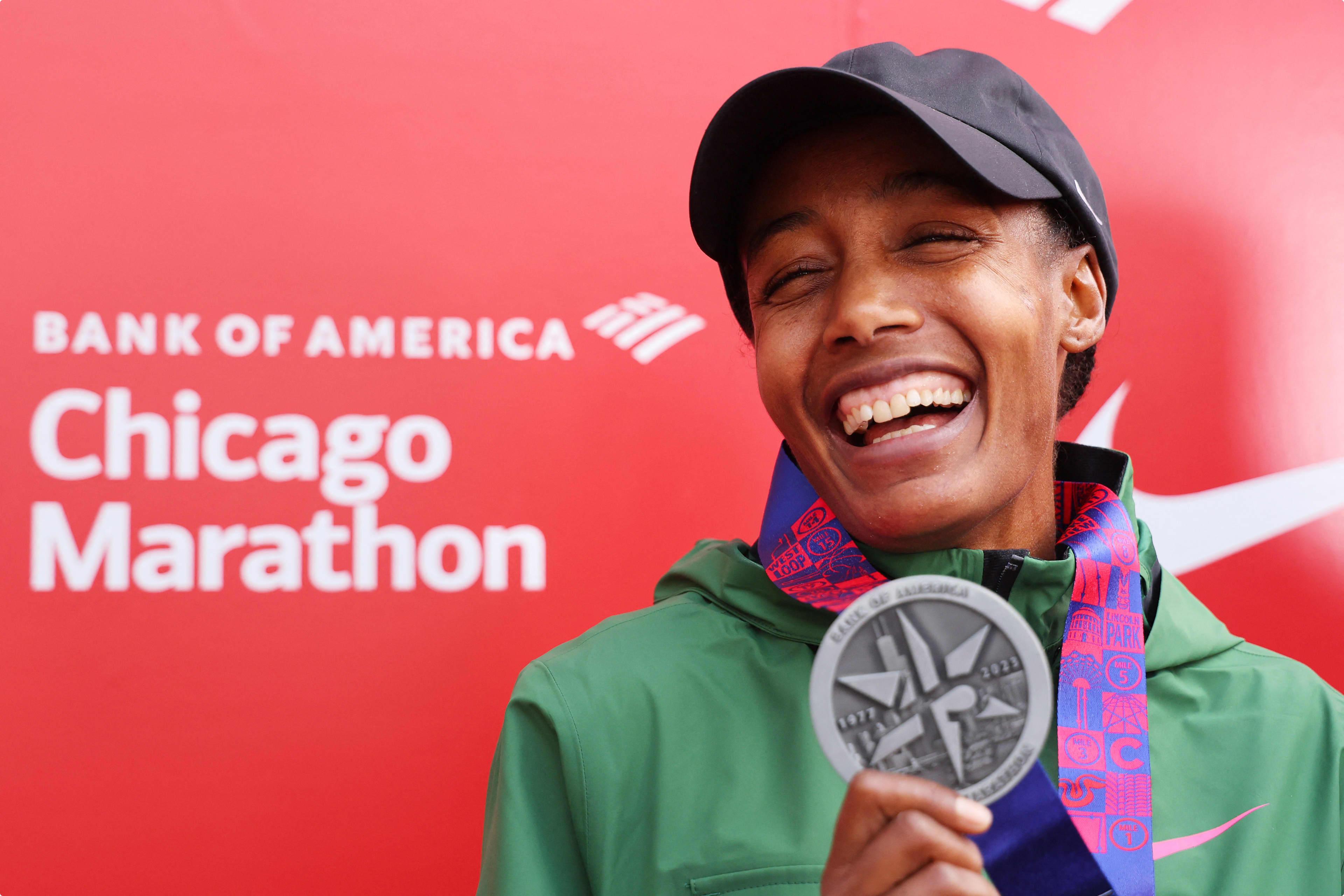 Sifan Hassan met haar medaille - ANP