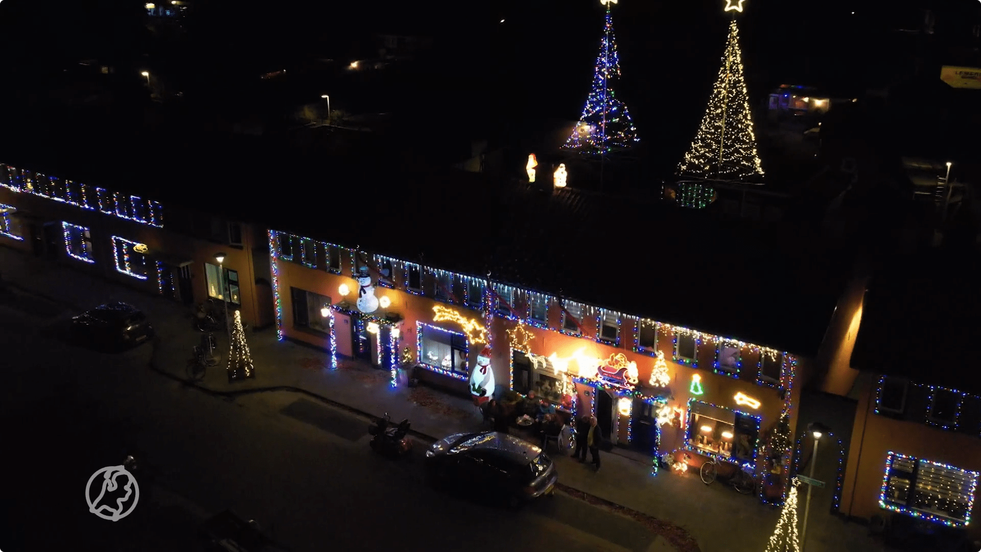 Almelose buurt dompelt zonder hoge energierekening de hele straat in kerstsfeer