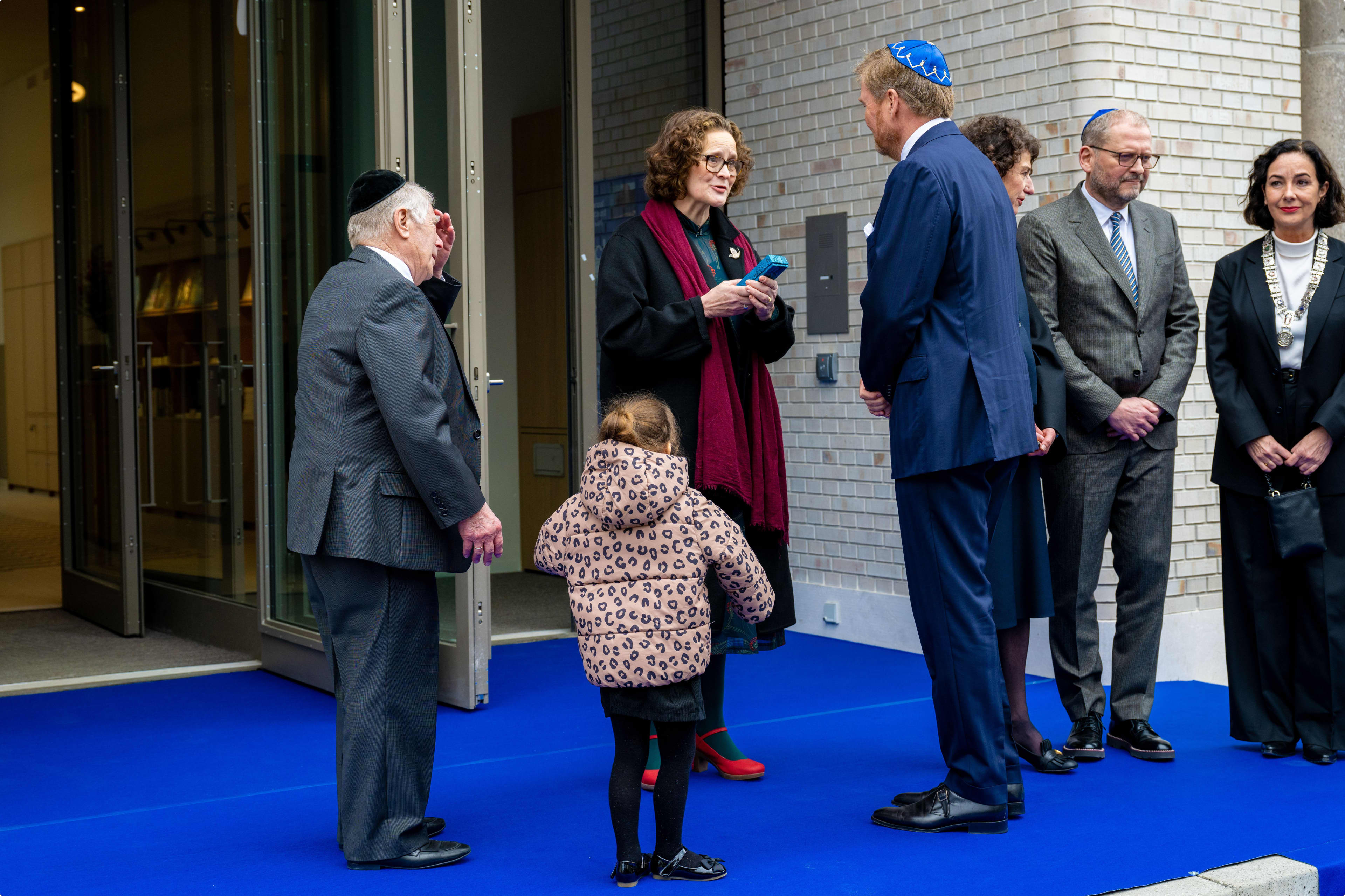 Holocaustoverlevende Rudie Cortissos, helemaal links op de foto. (Beeld: ANP)