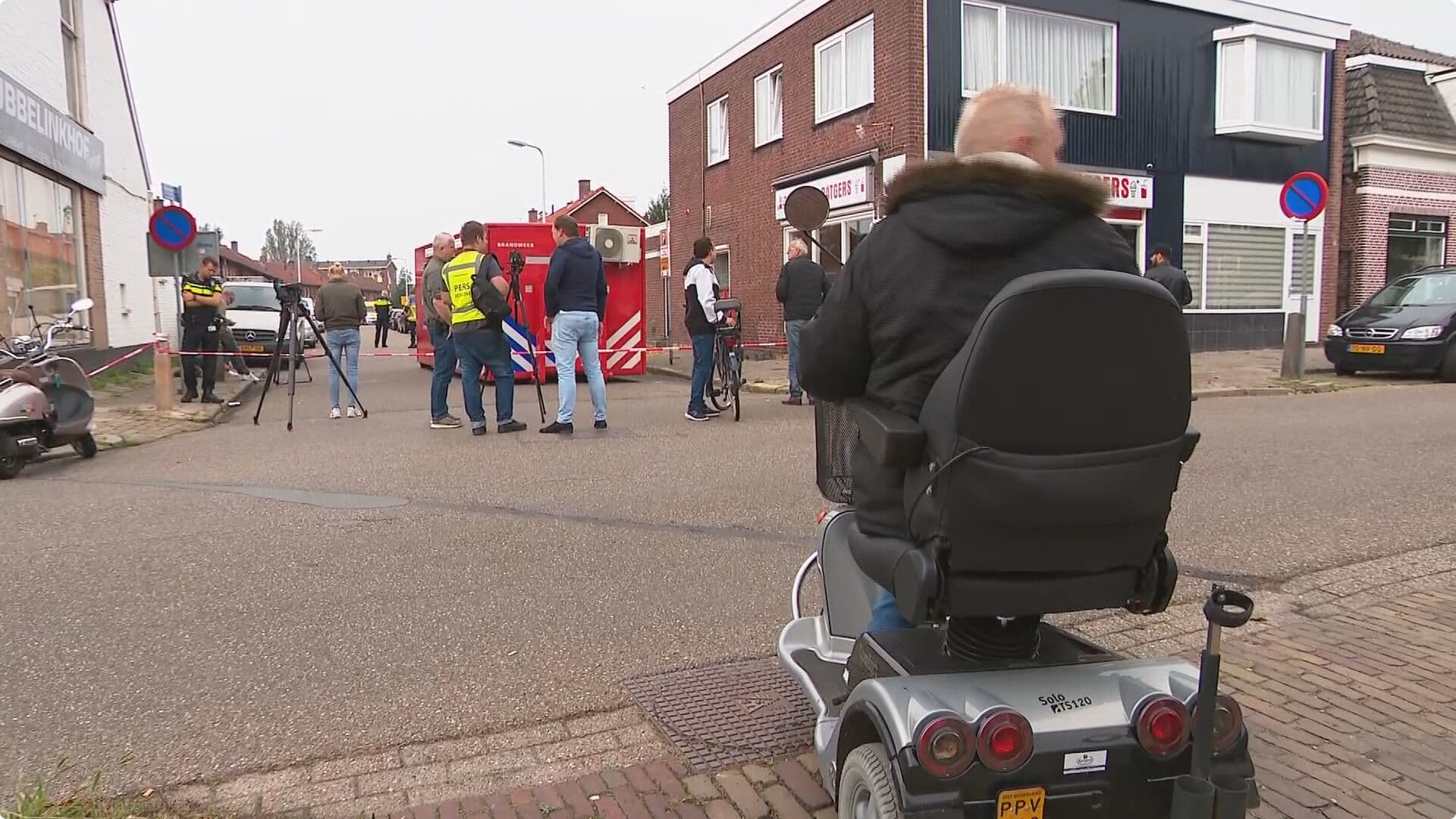 De straat is afgezet van het kruisboog-incident