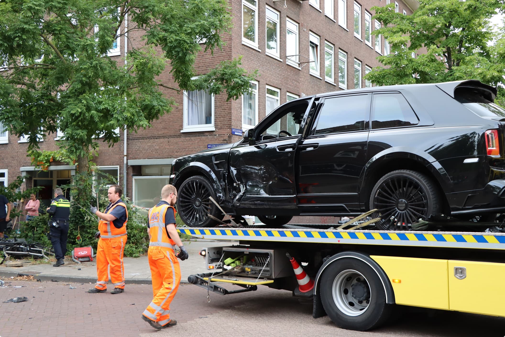 De schade van de Rolls-Royce. Beeld: Michel van Bergen