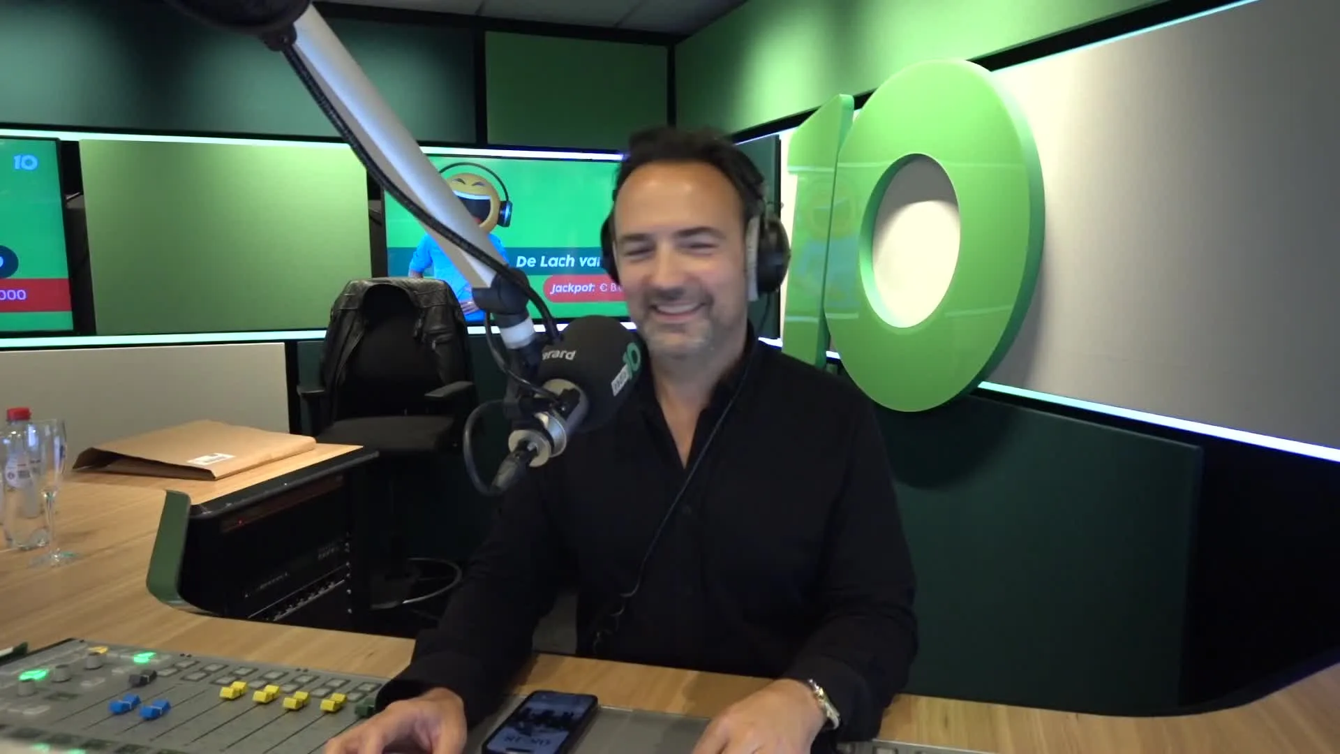 Radio 10 dj's nemen afscheid van Gerard Ekdom