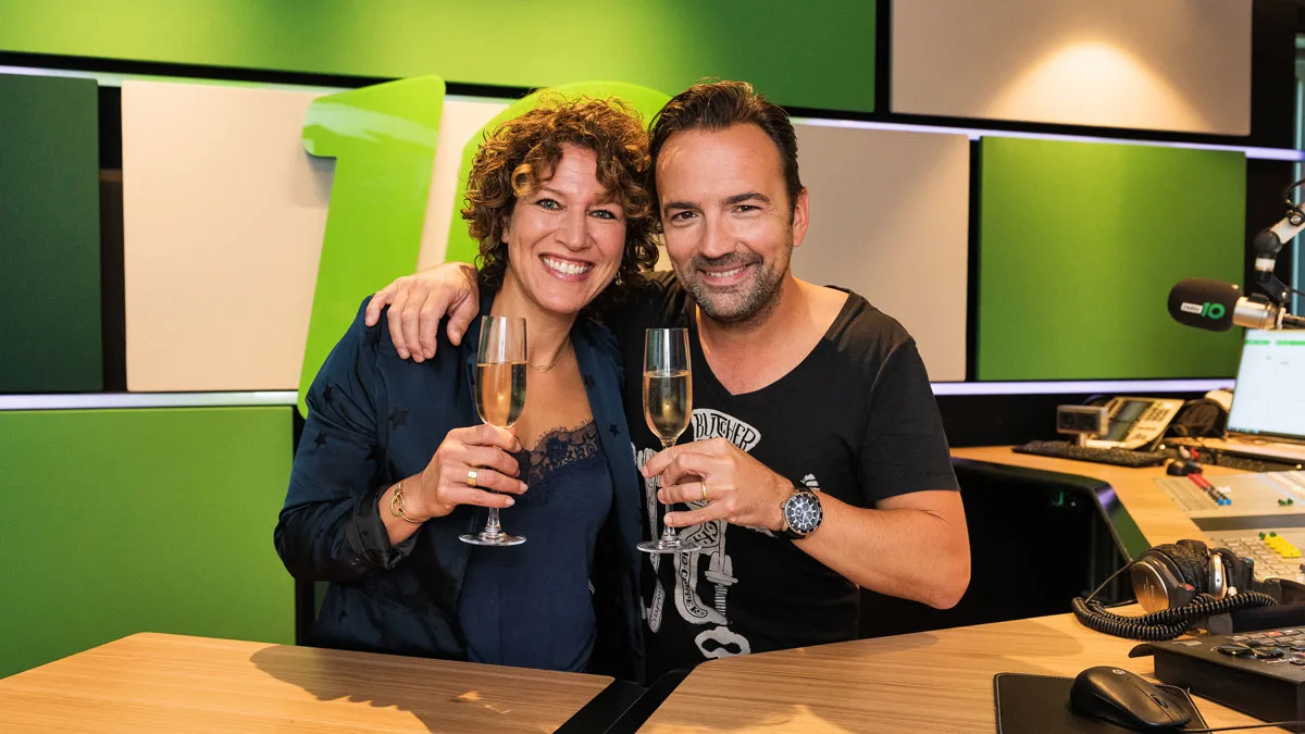 Evelien de Bruijn vaste nieuwslezer bij Ekdom in de Morgen