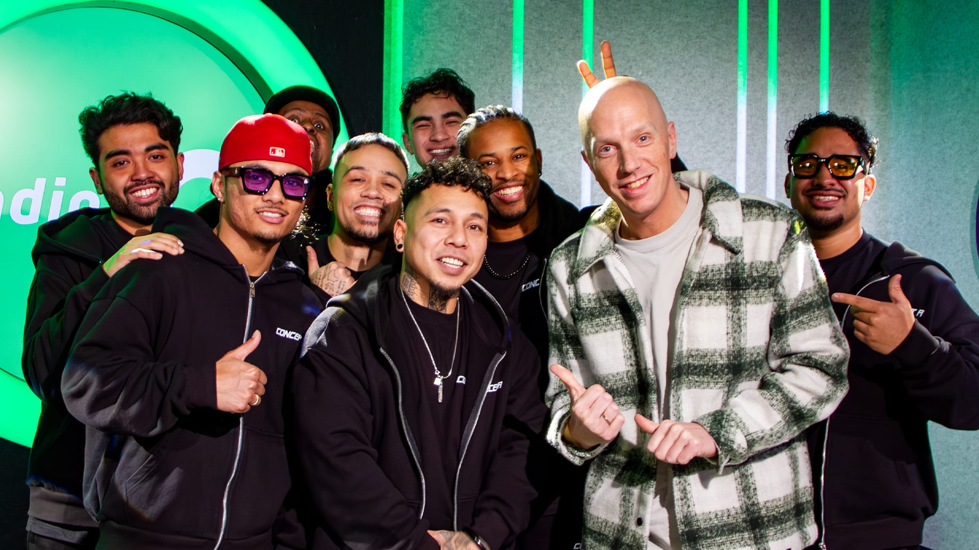 The Lazy Song op speelgoedinstrumenten is kinderspel voor tributeband Treasure!