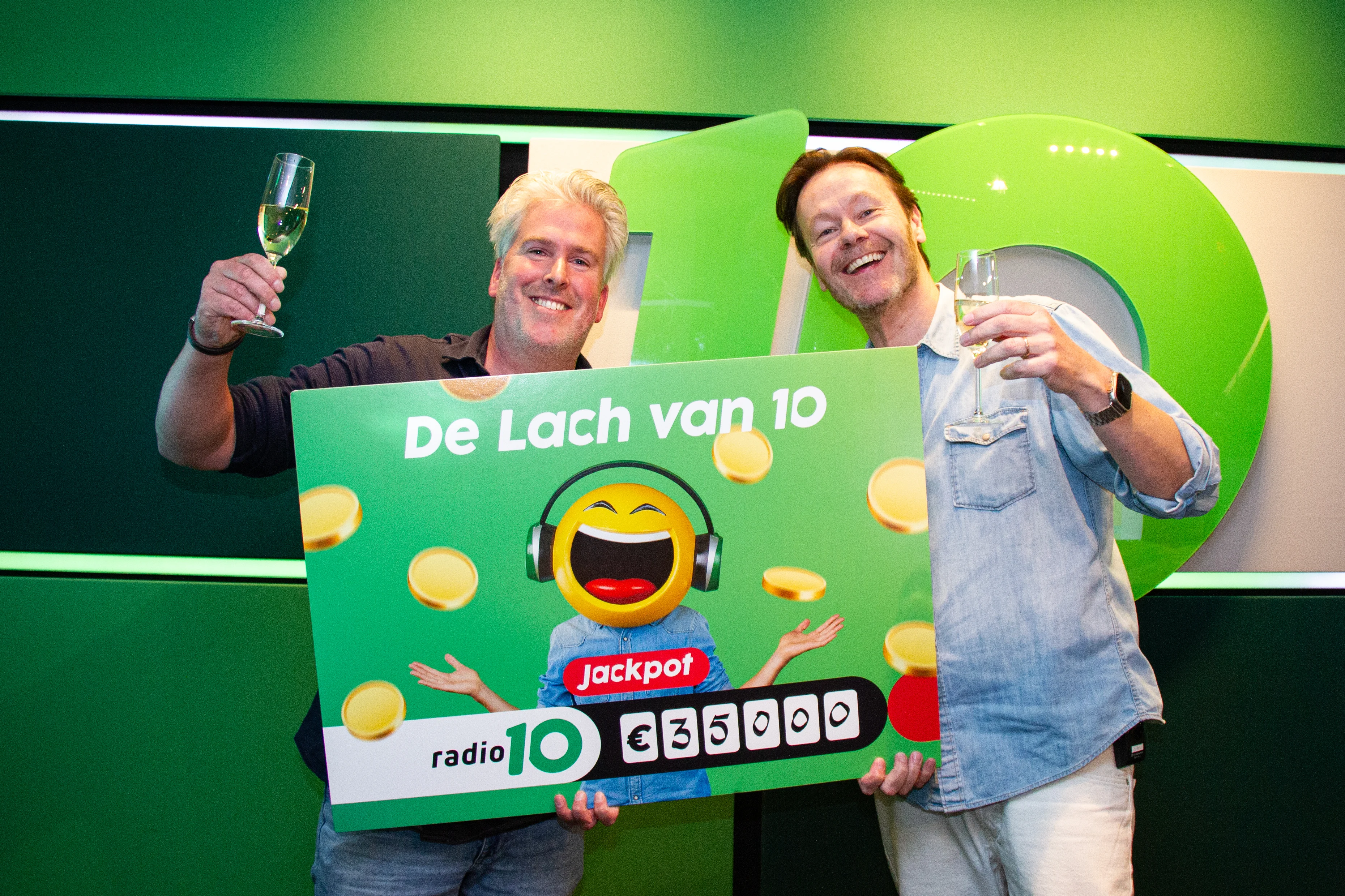 De Lach van 10-winnaar Harmen haalt hoogste jackpot ooit op bij Gijs Staverman