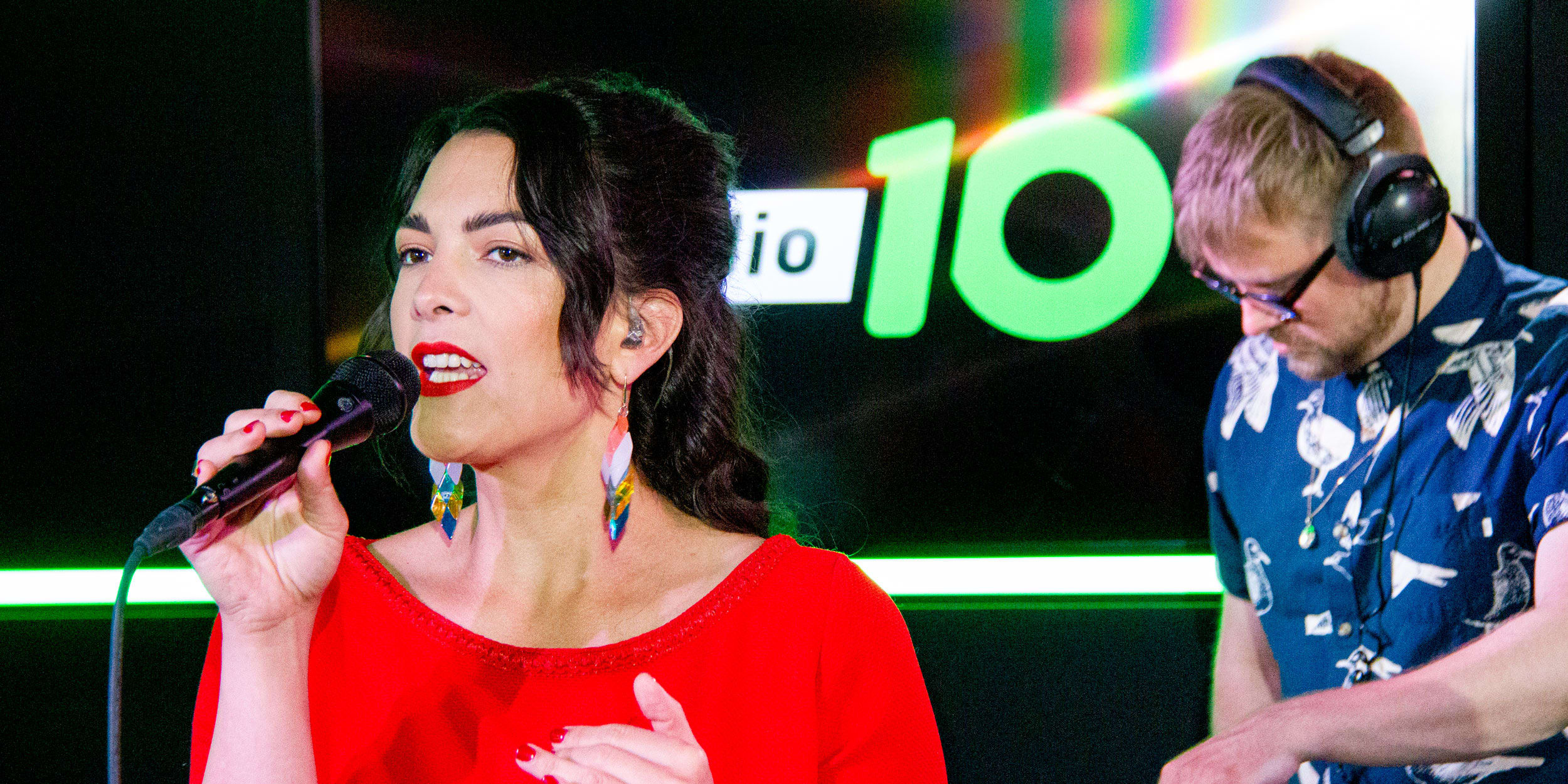 Caro Emerald is terug! Ouderwets goed op de vroege morgen