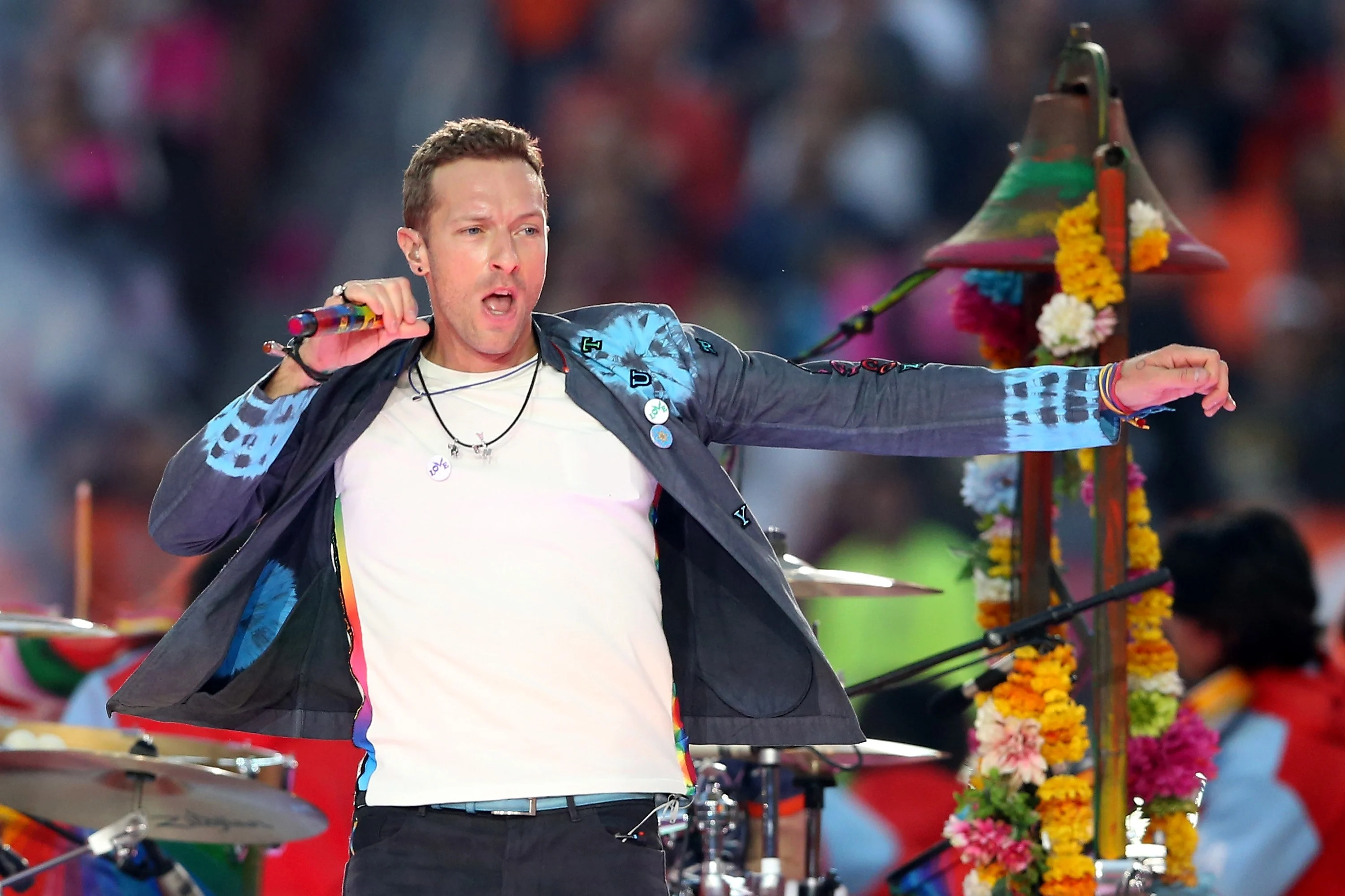 Hoe goed ken jij deze hits en artiesten? Doe de quiz en win een 10-speaker!