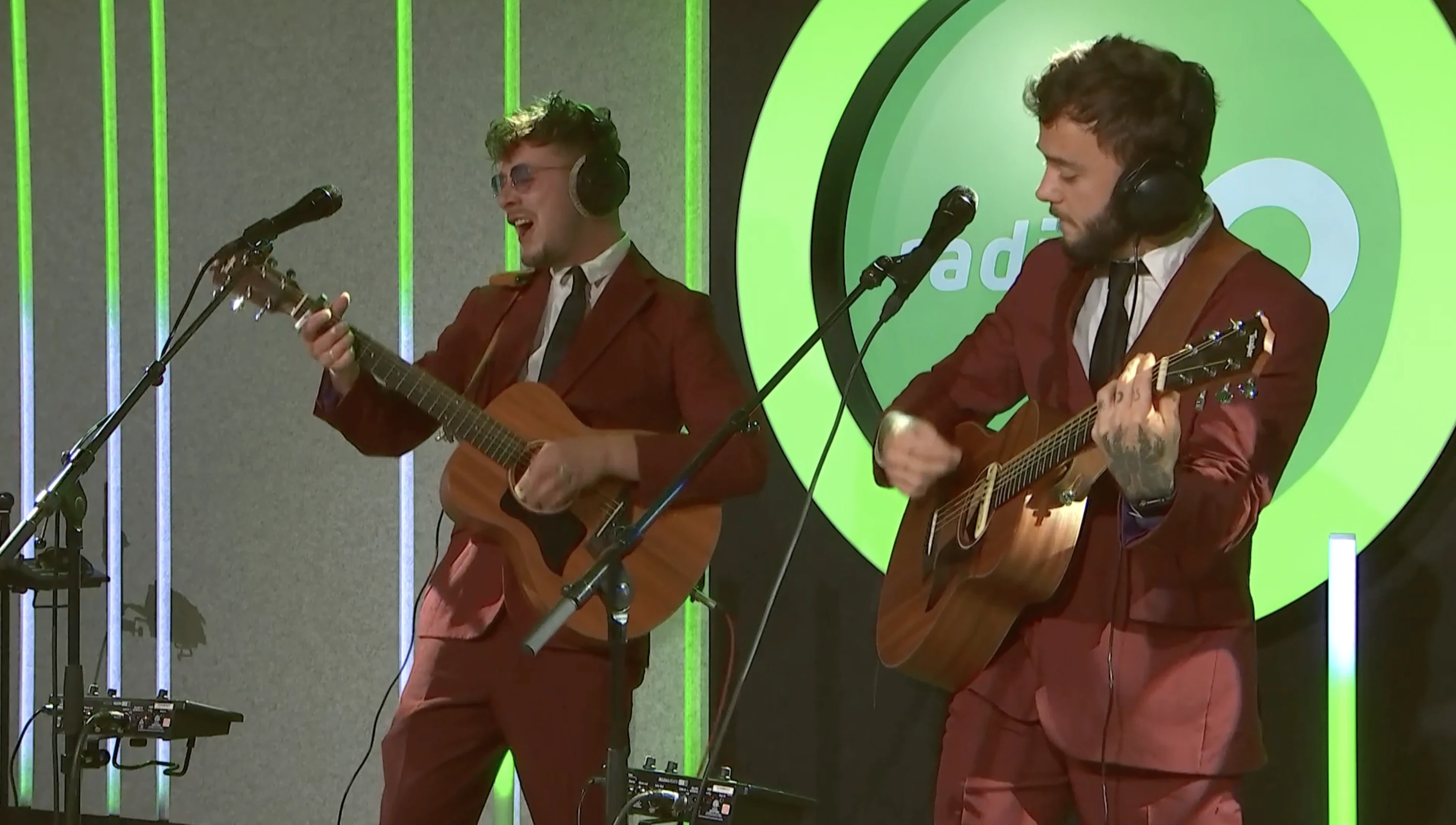 Akoestische Top 4000-medley door SUITZ!