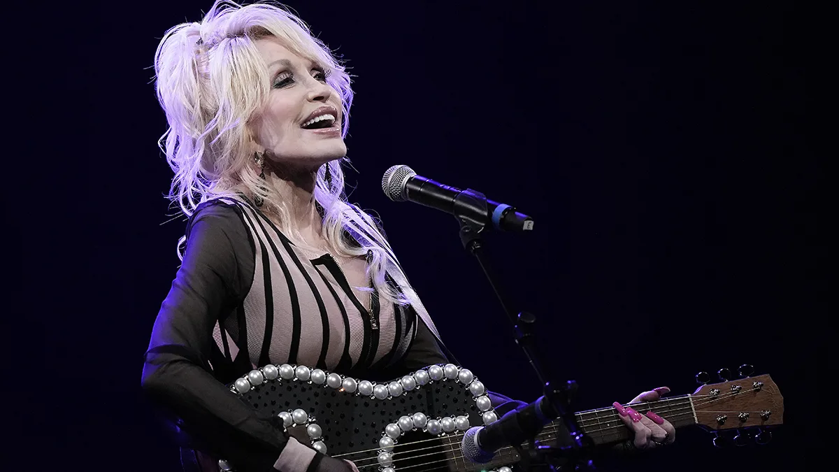 Dolly Parton brengt Beatles-cover uit met Paul McCartney en Ringo Starr!