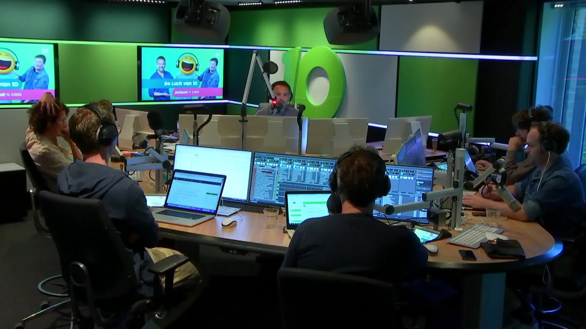 Eva wint de vierde ronde van De Lach van Tien