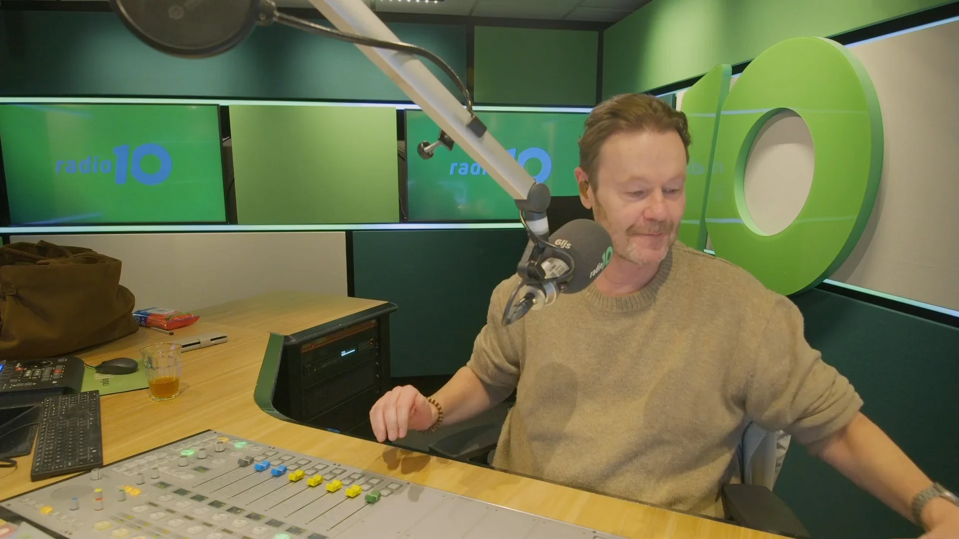 Jongeren pornoverslaafd door smartphone: 'Dat kan toch niet?!'