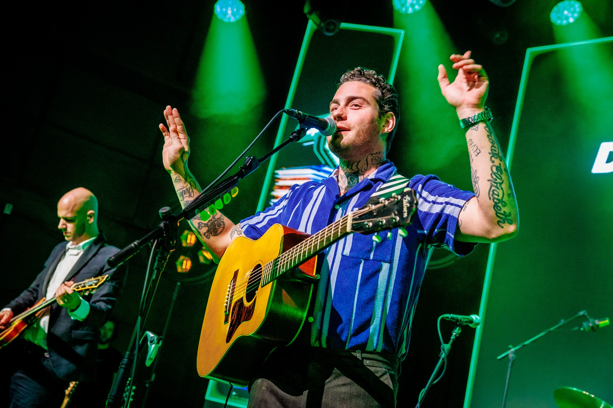 Douwe Bob covert Desperado tijdens het Top 4000 In Concert! 😍