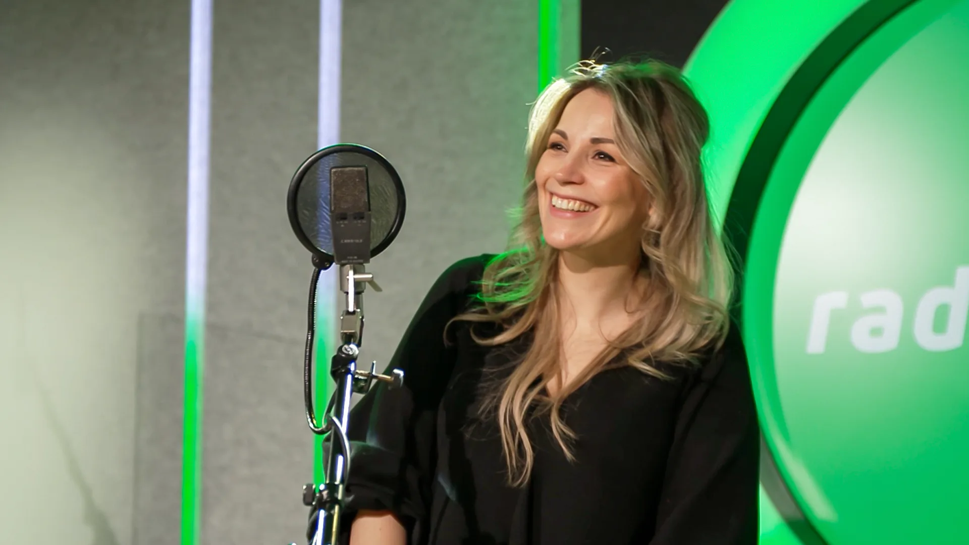 Waanzinnige medley van Adele's grootste hits door Someone Like Her