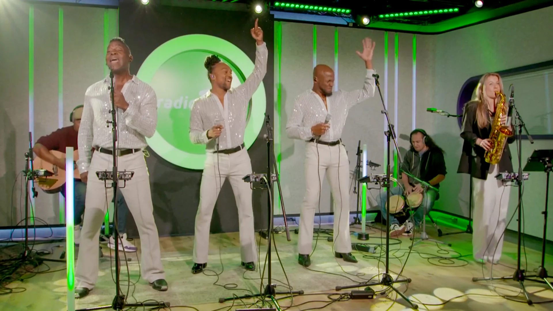 The Chicago Funk schittert live op de bühne met covers van Earth, Wind & Fire!