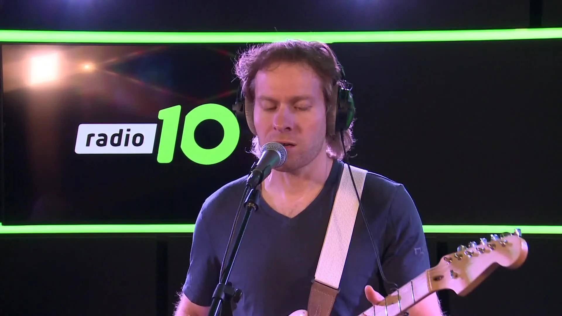 Super Db live bij Ekdom in de Morgen - 'Fragile'