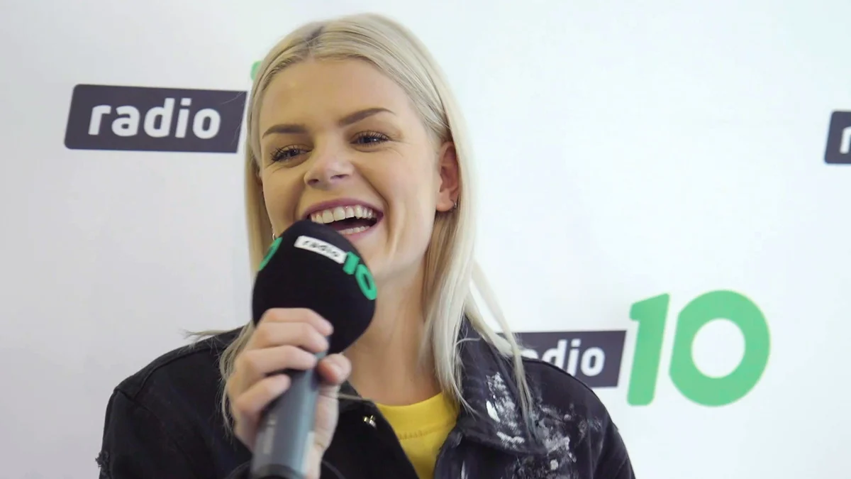 Davina Michelle is De Lach van 10!