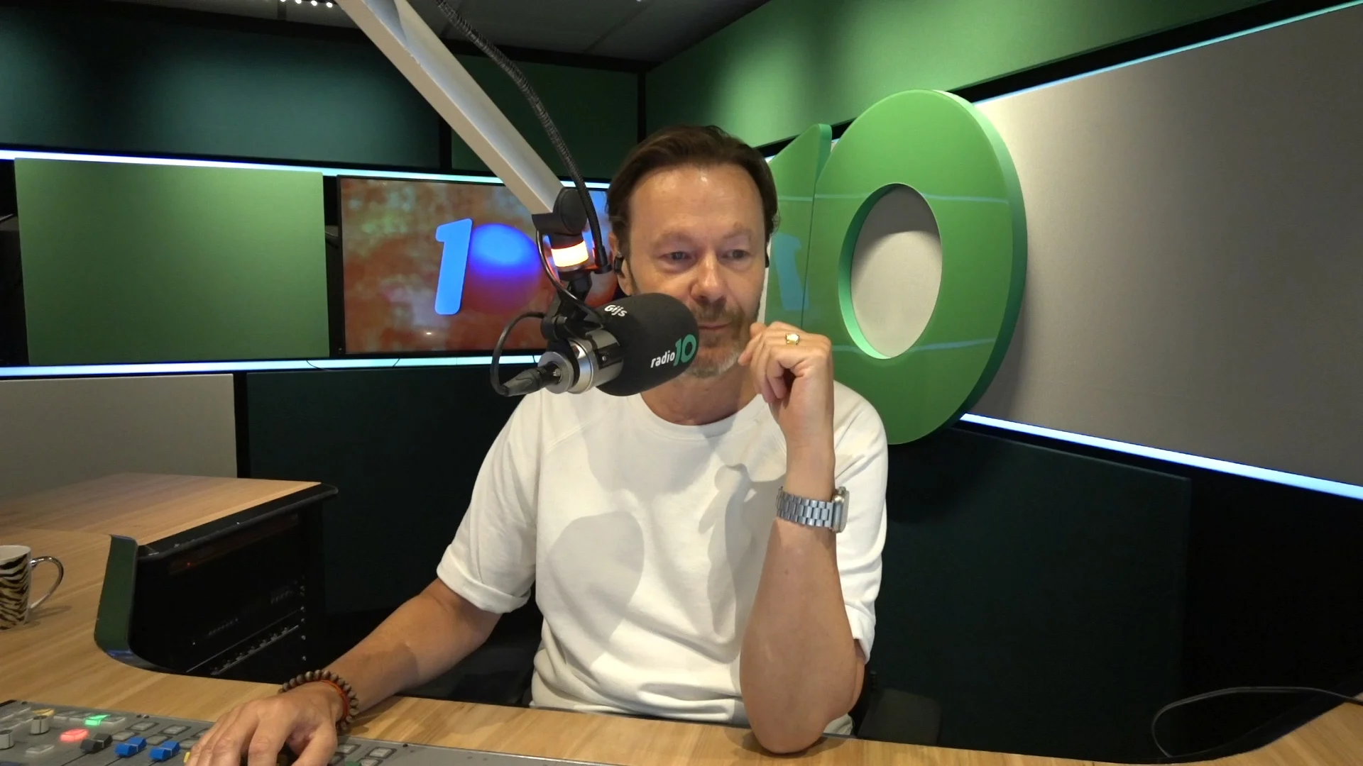 Amateurschilder uit Rijswijk verkoopt portret Michael Jackson aan zijn familie