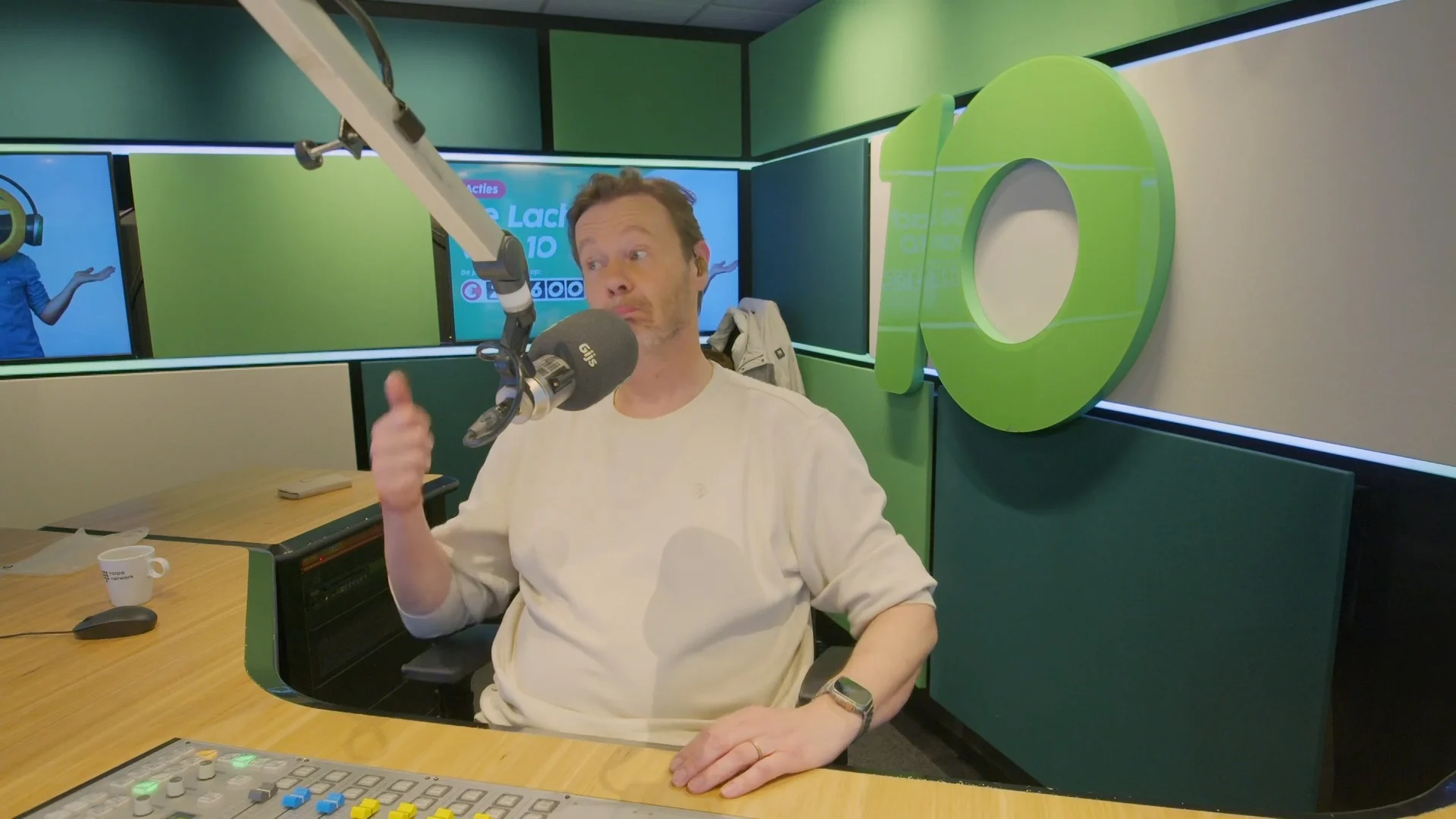 Viktor Brand MOEST kiezen en ging voor... Mr. Frank Visser