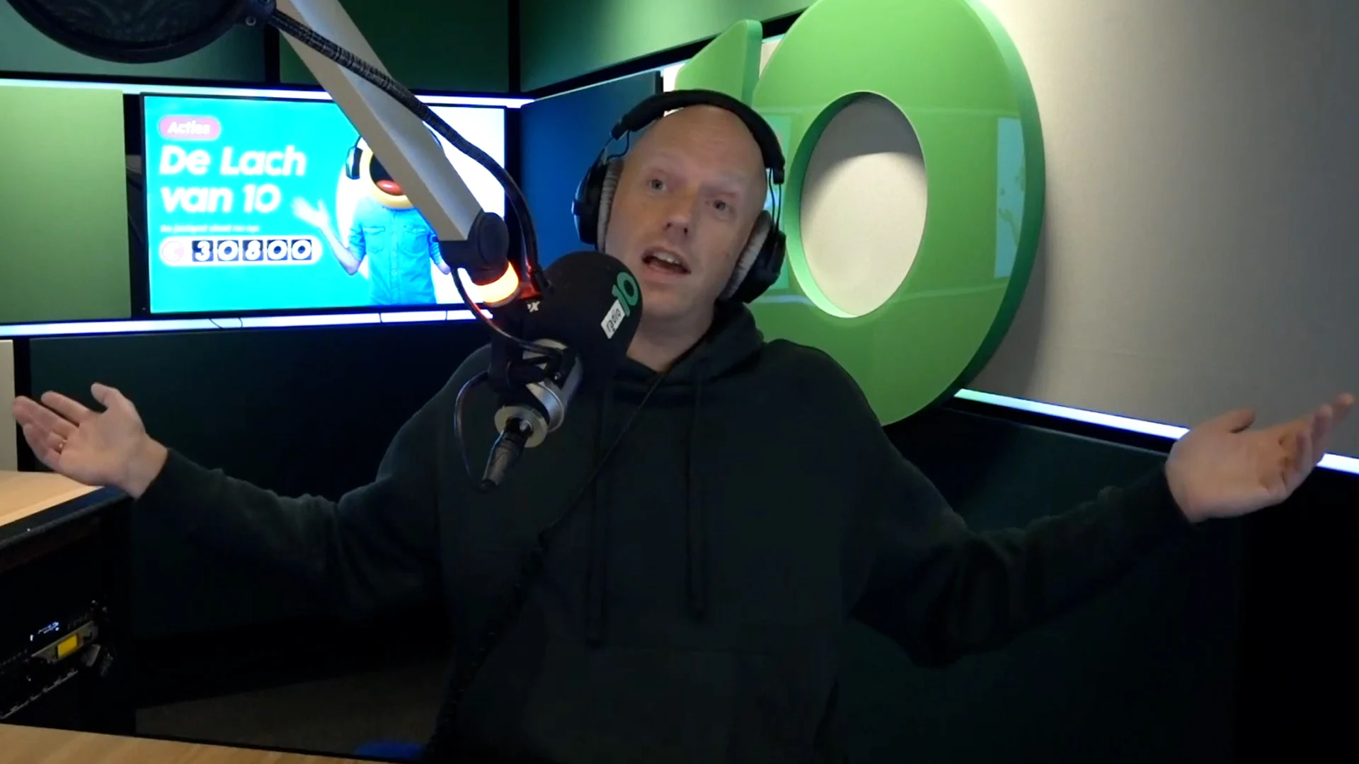 Dit is de eerste hint voor De Lach van 10!