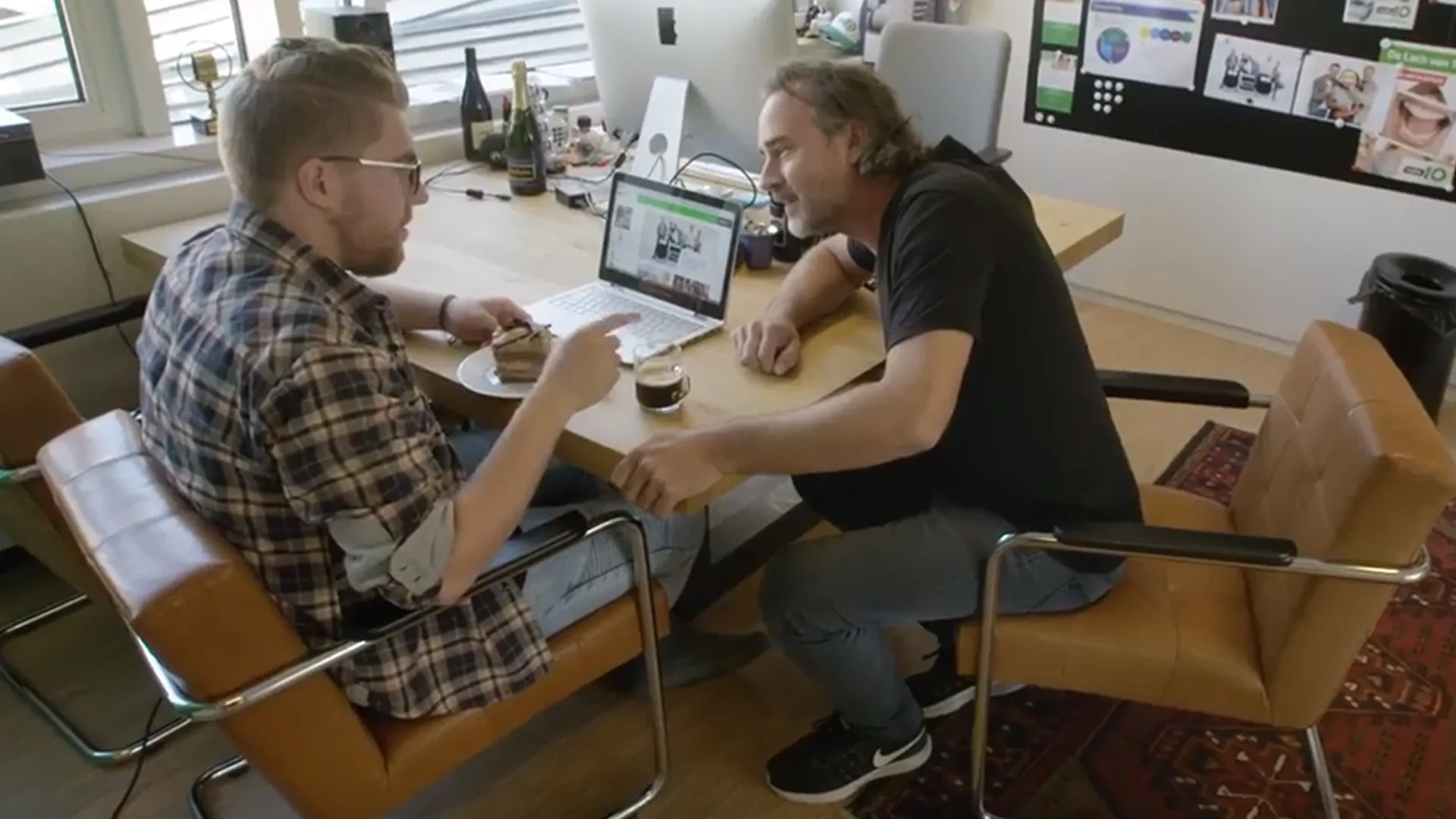 Ie-de-reen wil weten wie de Lach is!