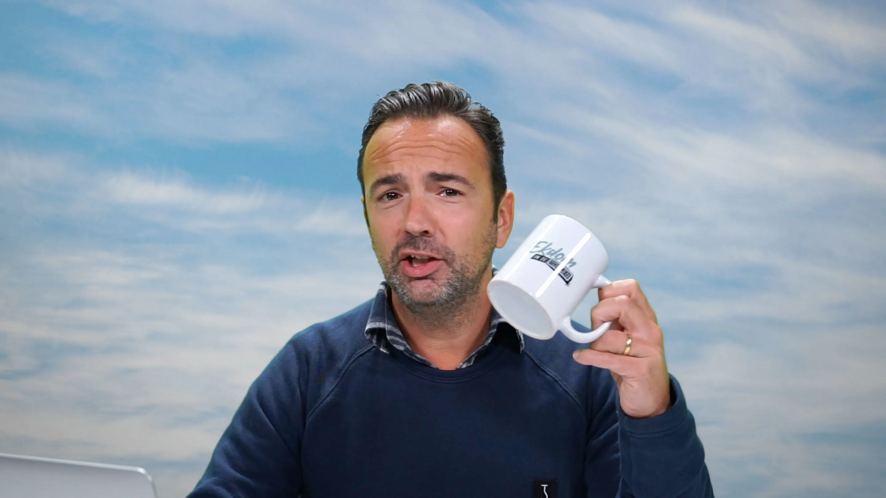 Gerard Ekdom bezingt Jan de Hoop voor pensioen