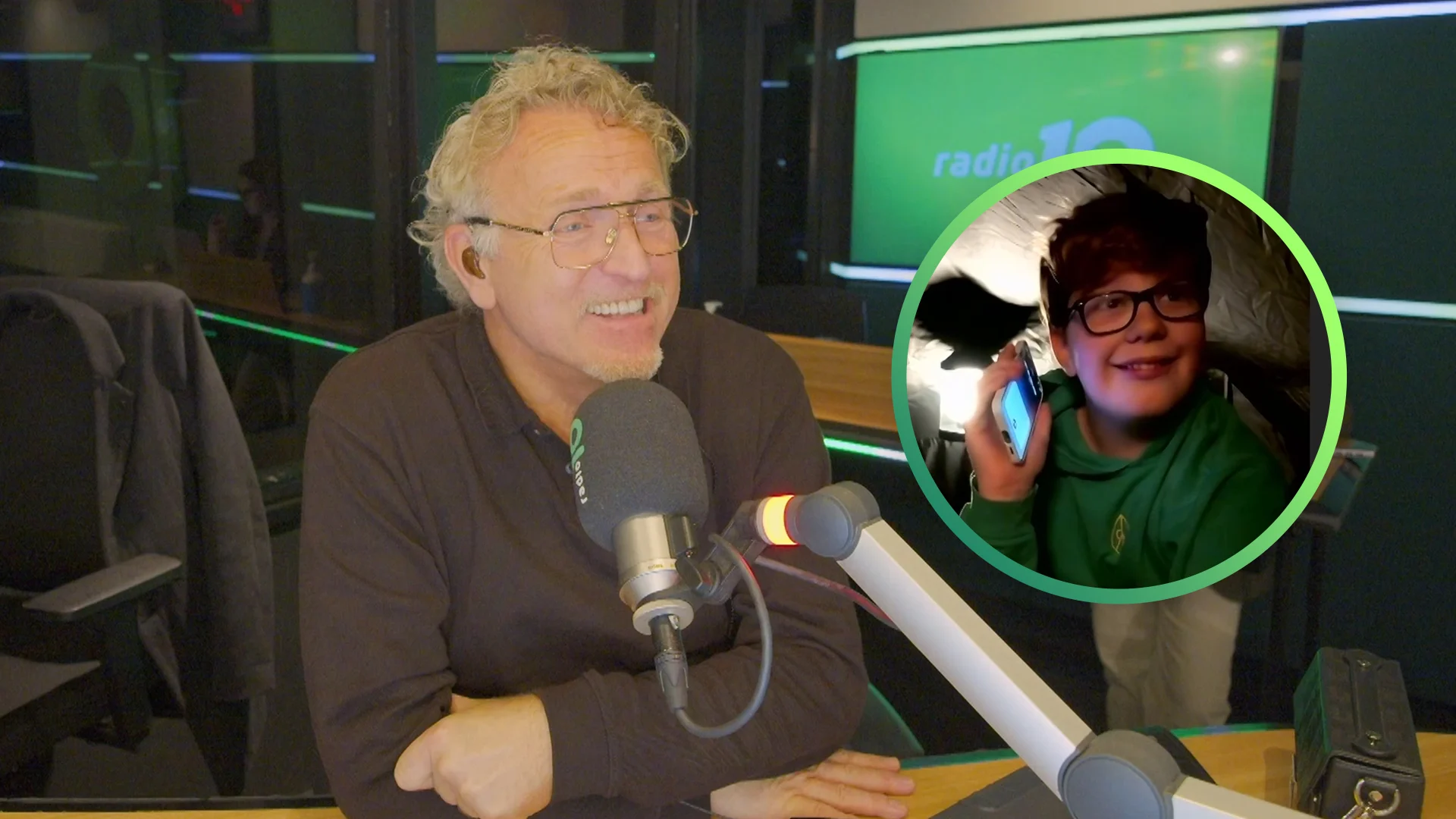 Gordon & Froukje verrassen Stan (11) die ruim 35.000 euro ophaalde voor het goede doel