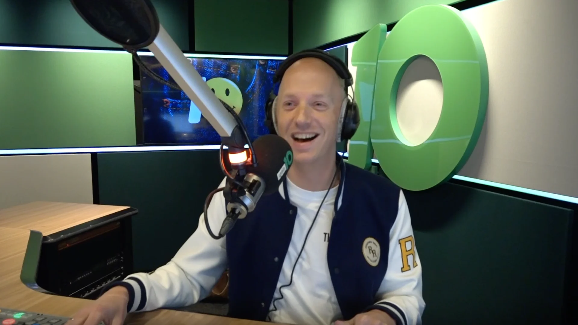 Geen Nederlands elftal, maar wél een ode voor keeper Nick Olij!