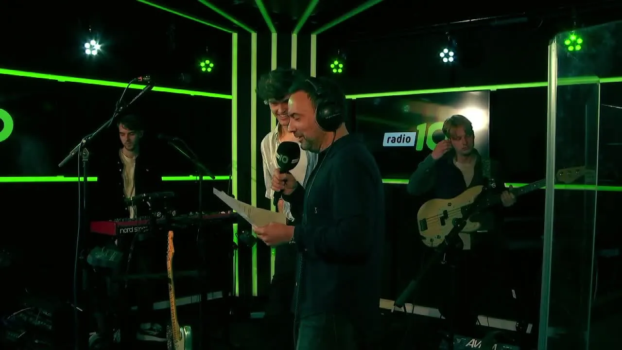 Blanks speelt 'Never Have I Ever' bij Ekdom in de Morgen