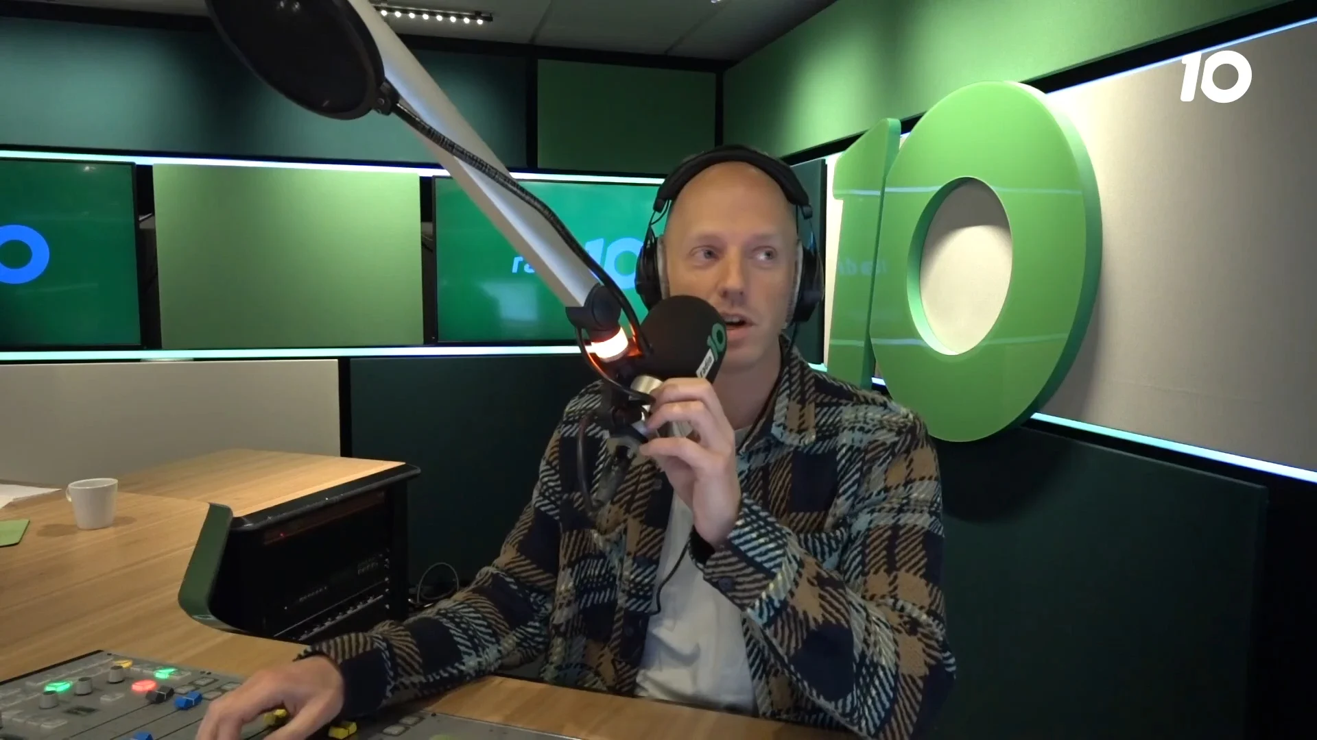 Madeliefs Meezinger: Welke grote hit zingt de dochter van Lex?