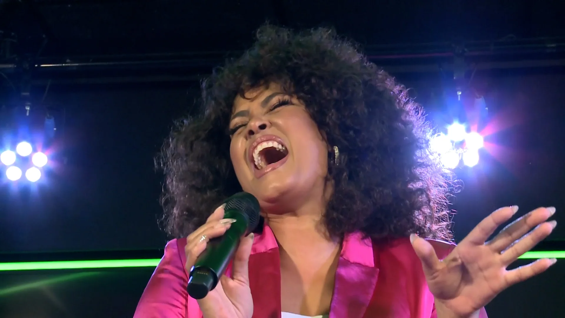 Is dat Whit-nie? Net zo goed: Belinda Davids!
