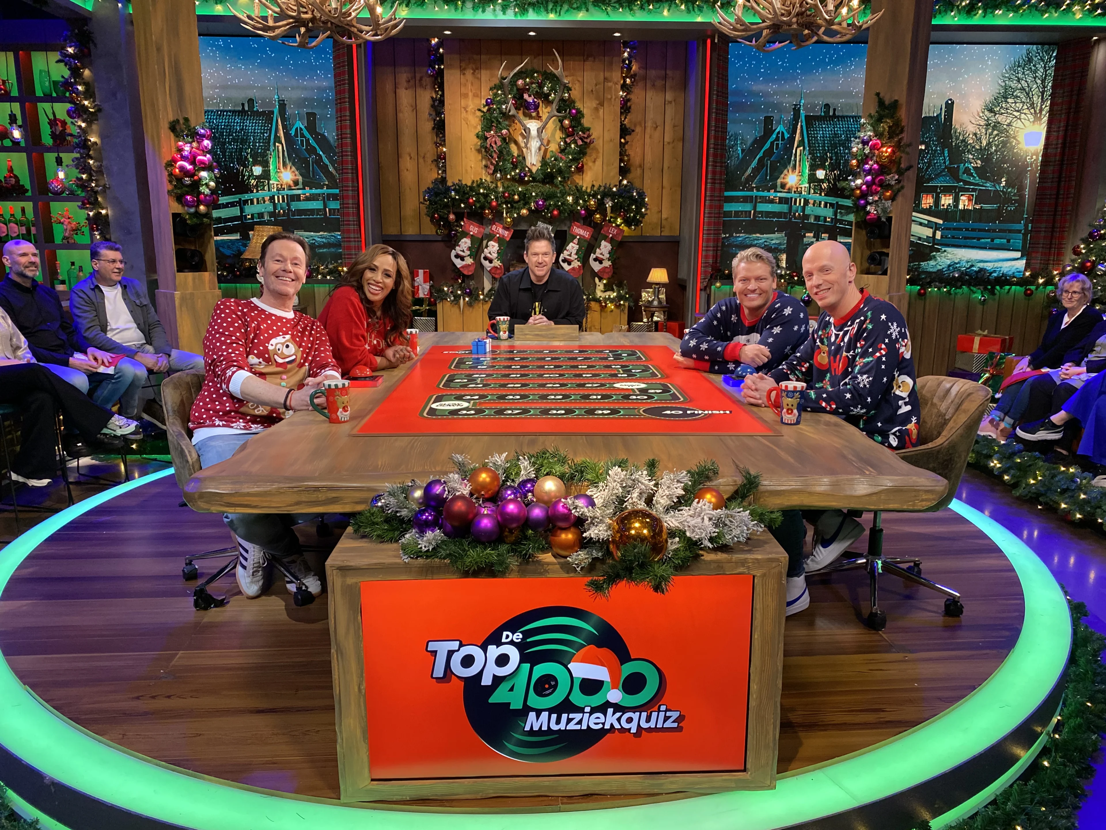 Lex Gaarthuis strijdt tegen Gijs Staverman én blijkt te kunnen rappen in Top 4000 Muziekquiz