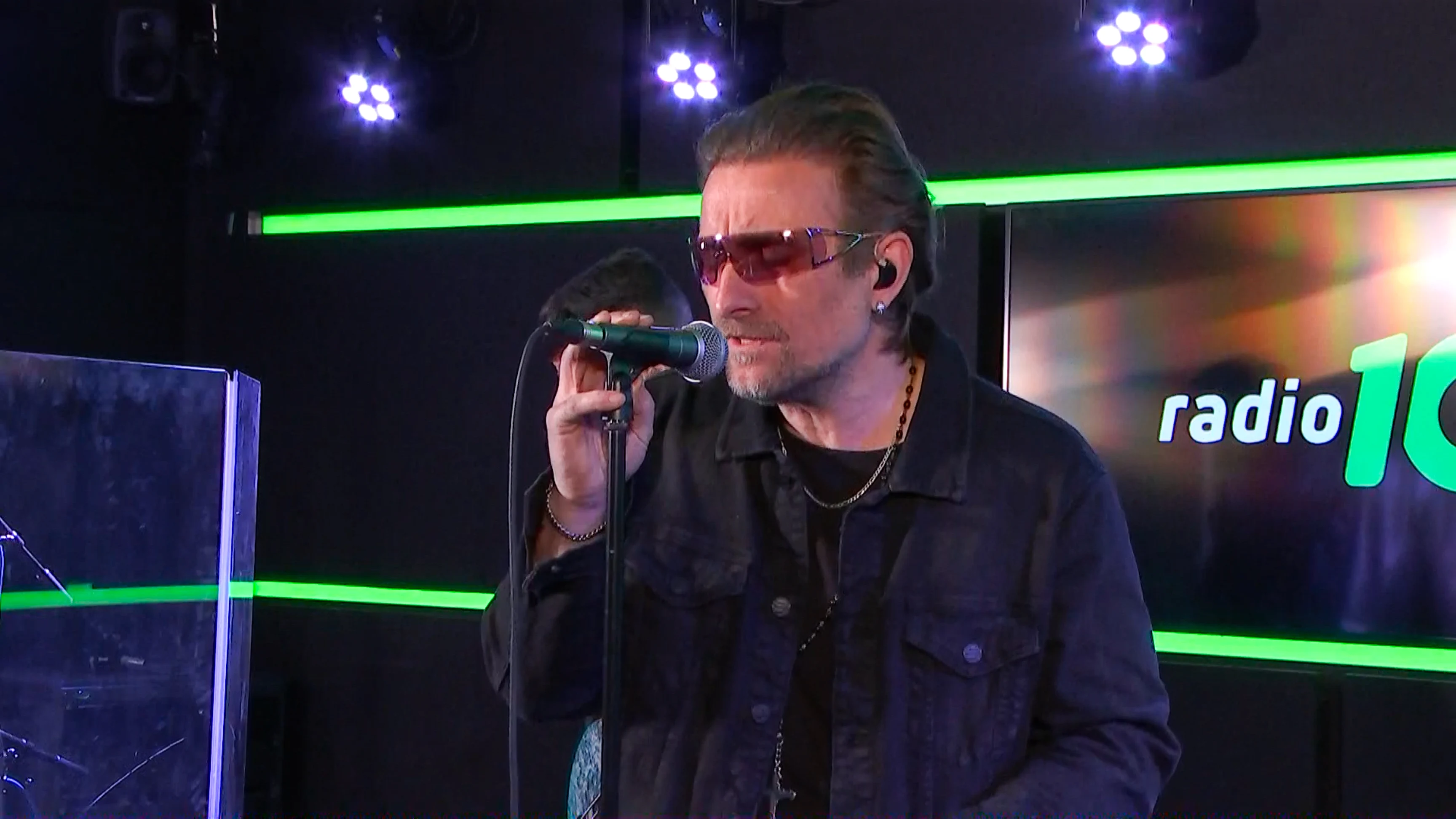 Was dat nou écht Bono in de studio?