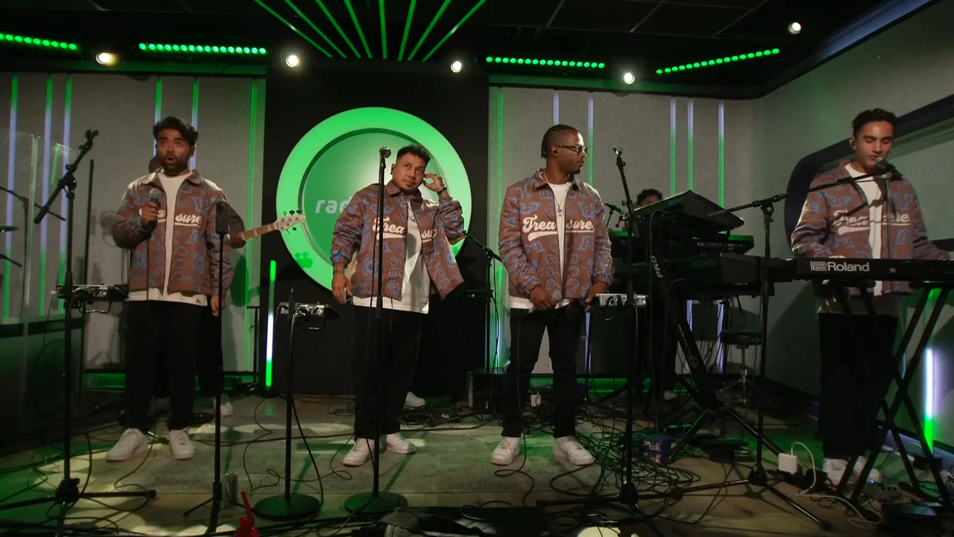 Treasure live in de studio met 24K Magic!