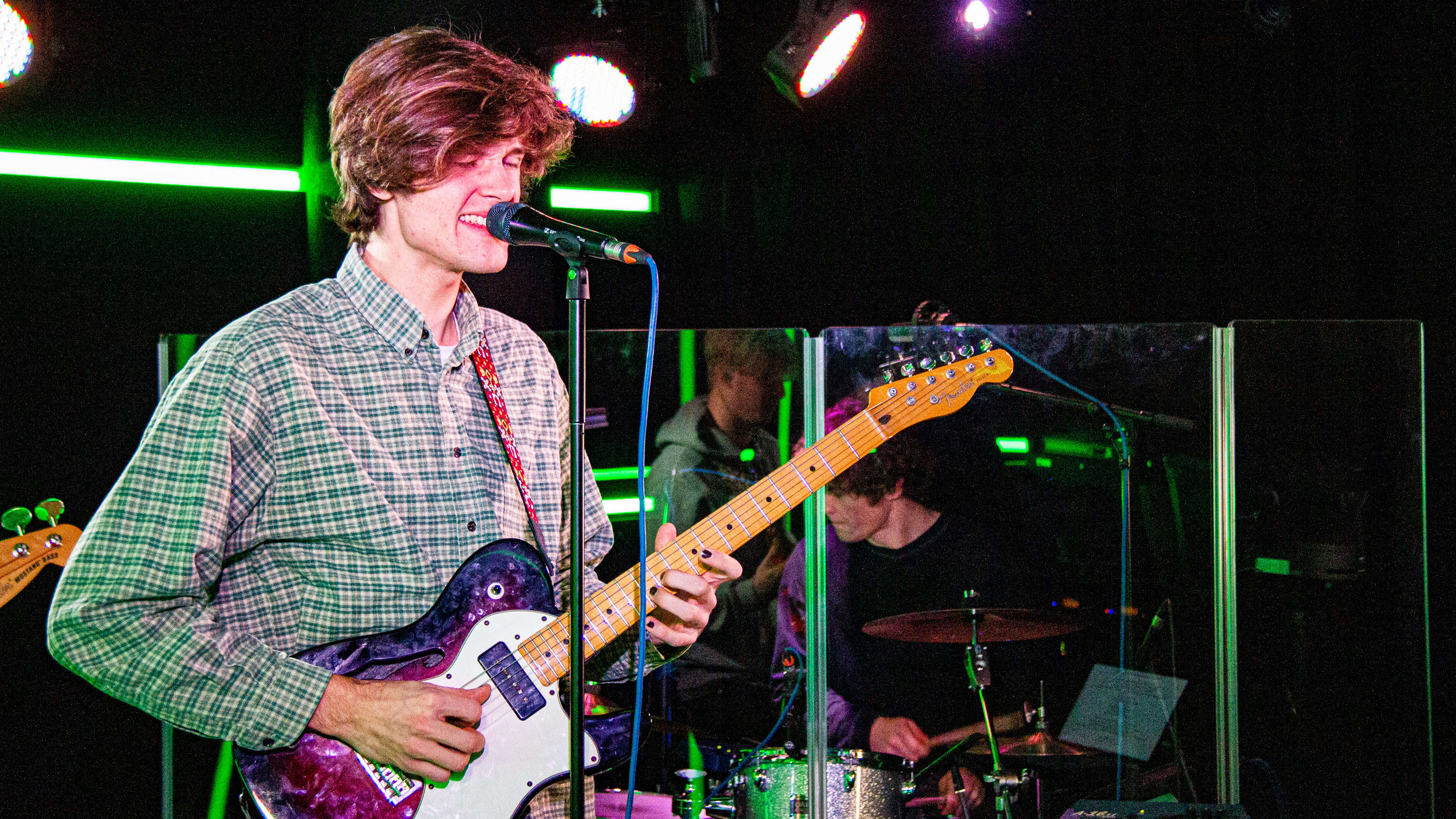 Nederlands supertalent Blanks speelt Friends-tune, maar dan compleet anders