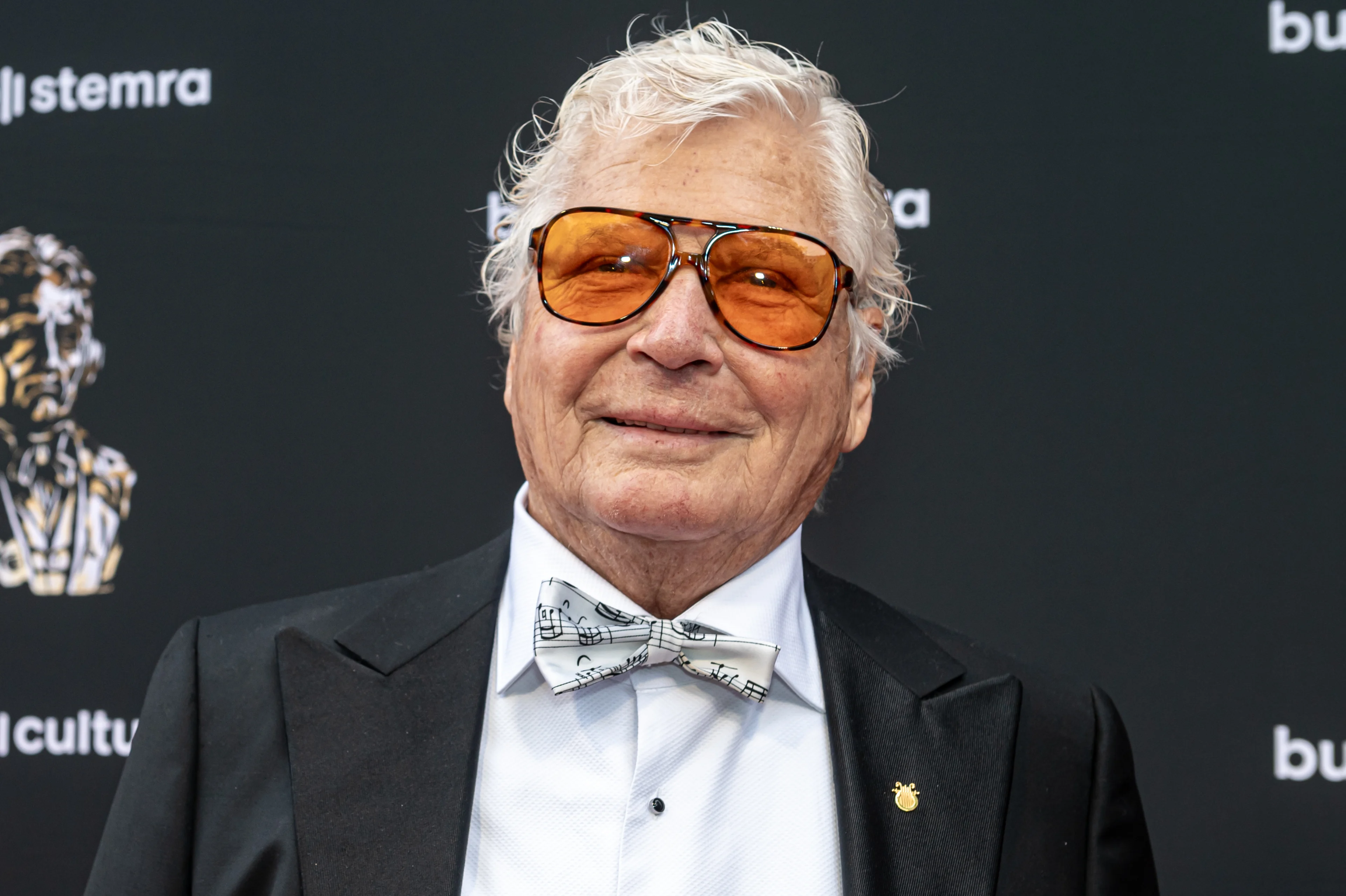 Een eerbetoon aan overleden muziekproducent Hans van Hemert