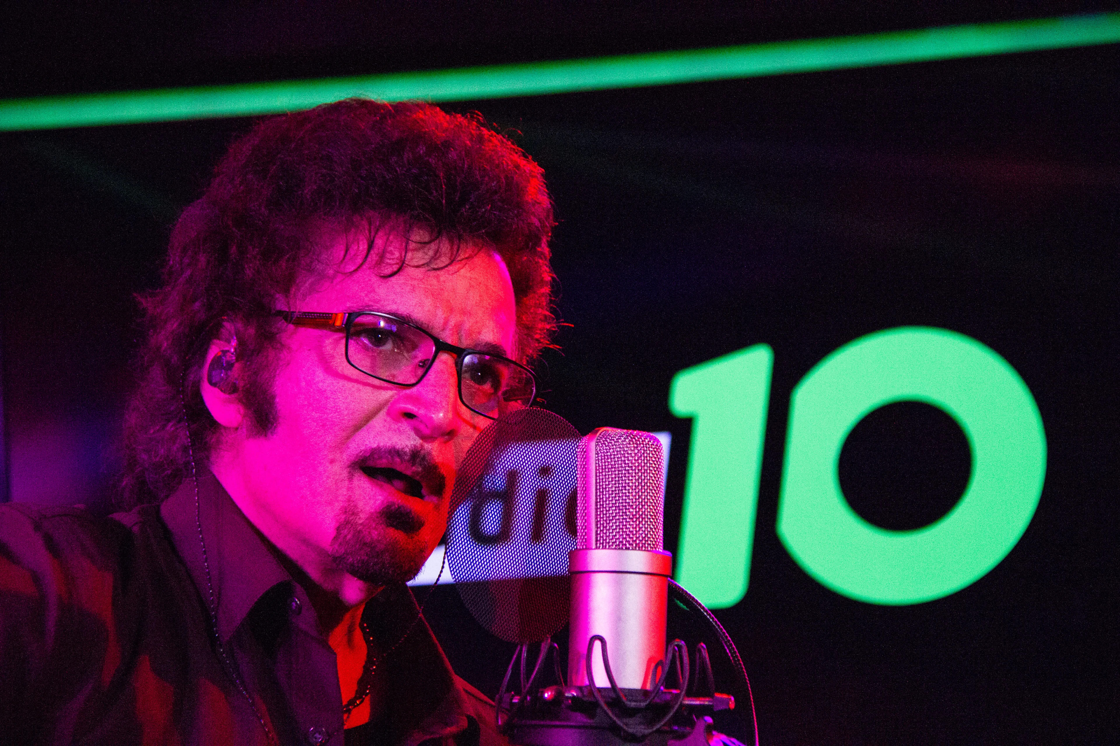 Muzikale held Gino Vannelli te gast bij Gerard