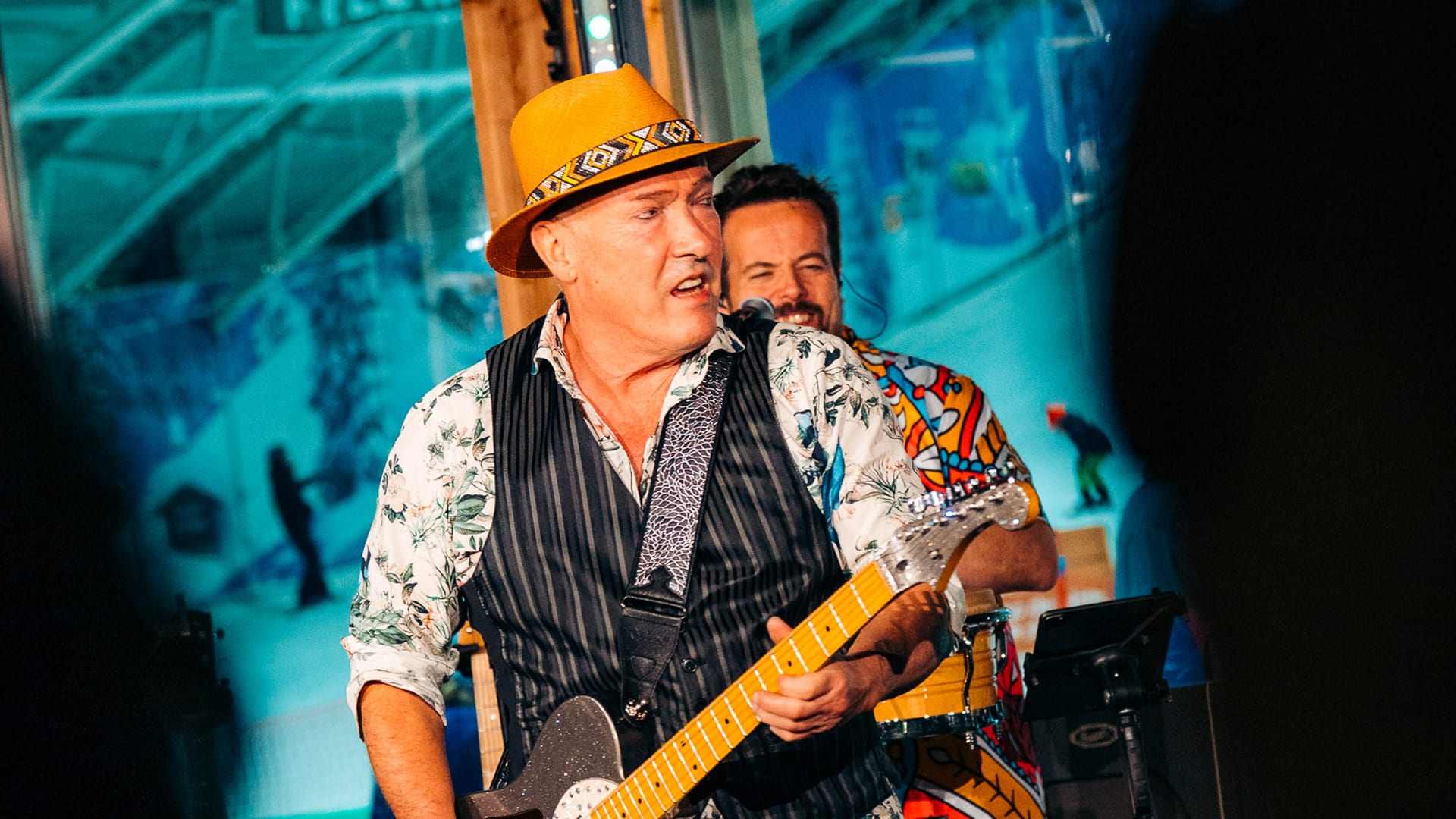 Alides Hidding van Time Bandits speelt I'm Specialized in You tijdens de Dag van 10!