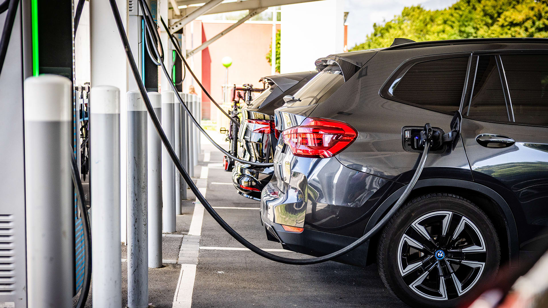 Laadpasfraude bij elektrische auto’s groot probleem: ‘Voor tienduizenden euro’s opgelicht’