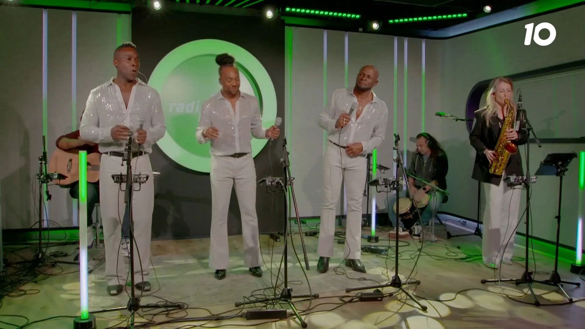 The Chicago Funk live met cover van Boogie Wonderland