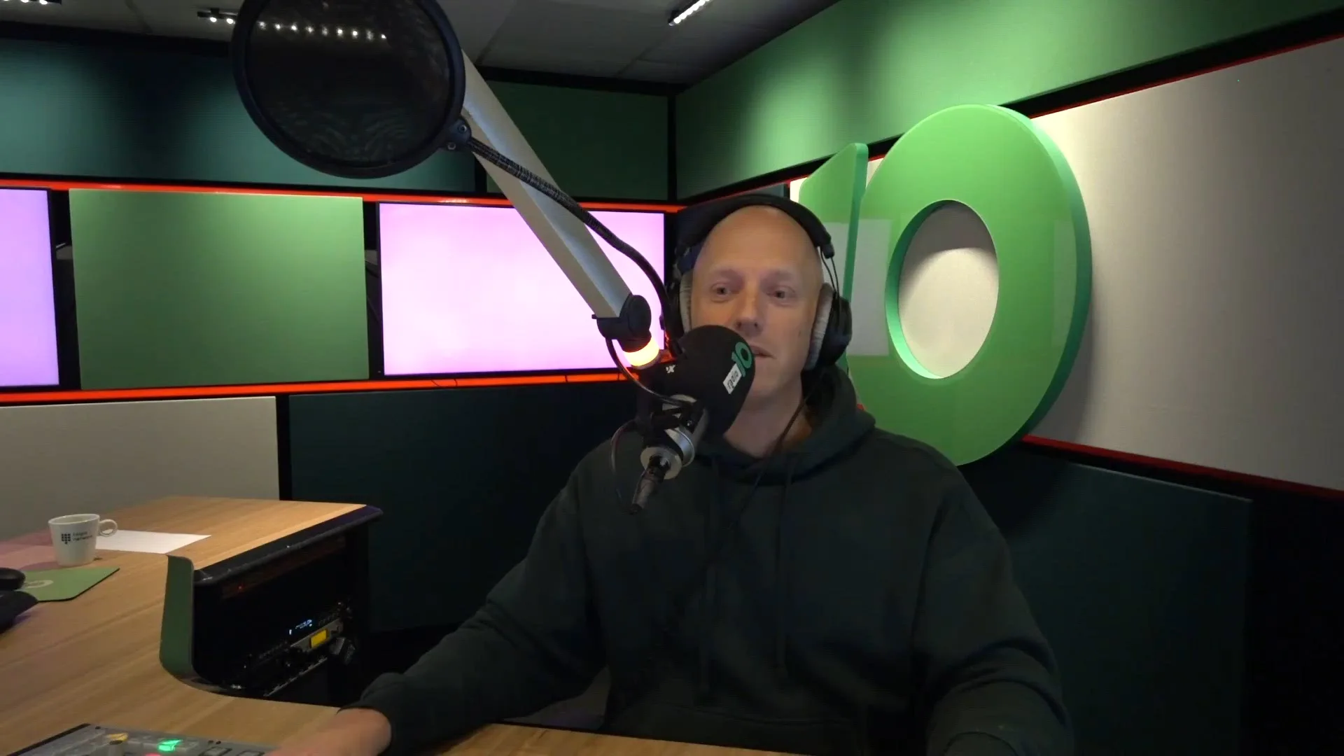 Dit is de eerste hint voor De Lach van 10!