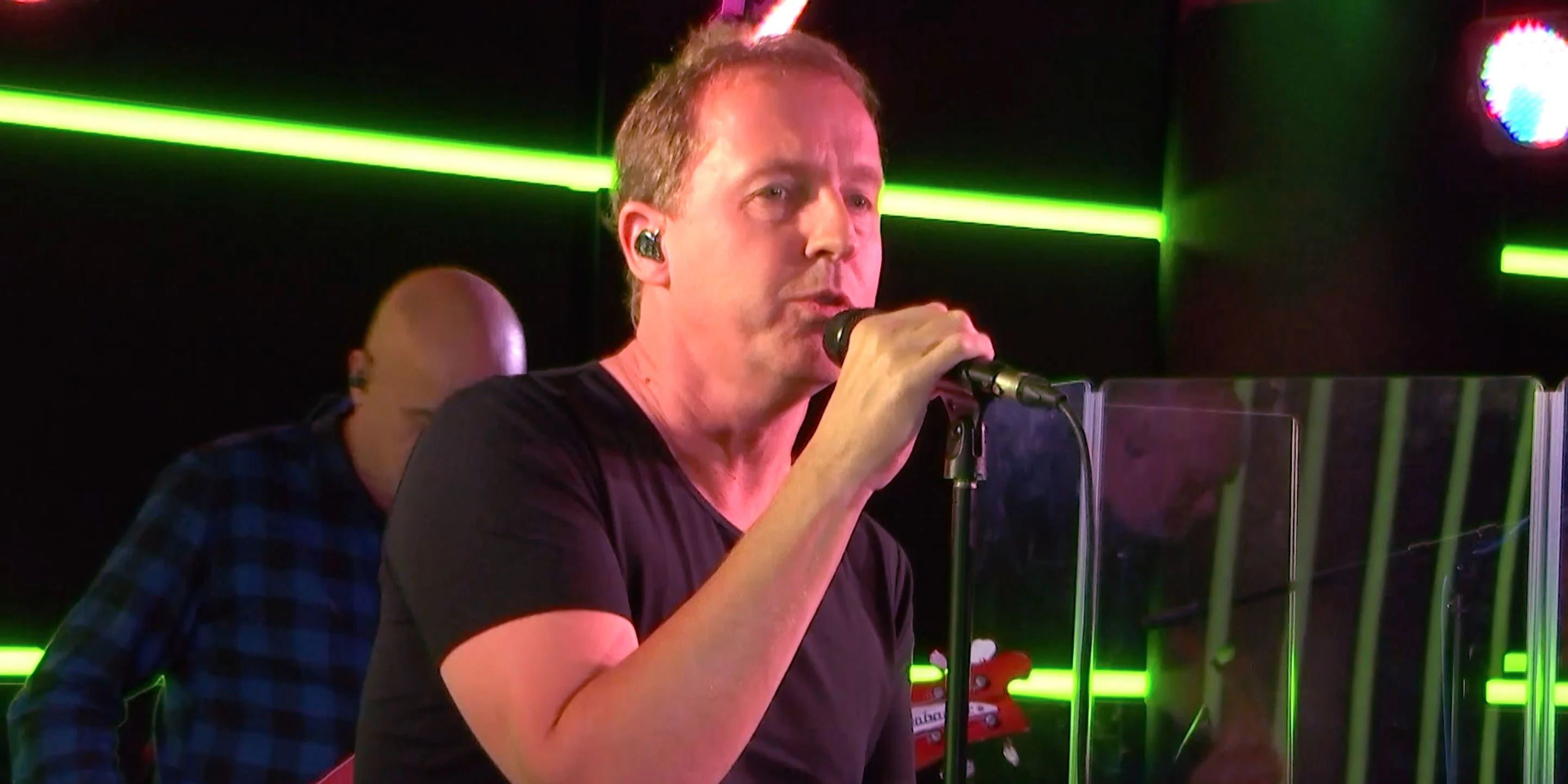 Edwin Evers voor één keer 's ochtends terug op de radio