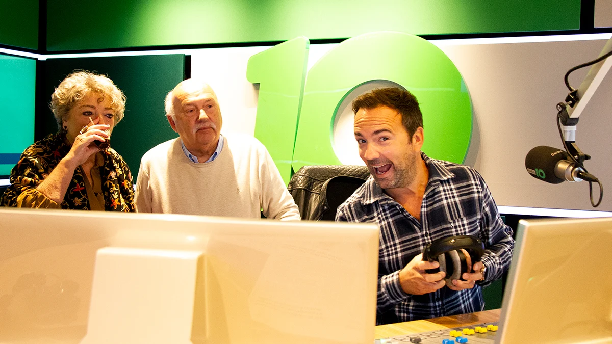 Guus Meeuwis verrast vader van Gerard Ekdom