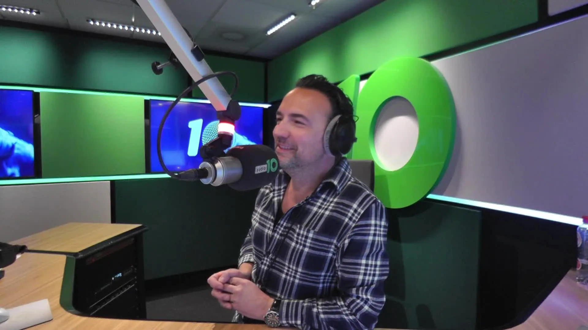 De échte Henk Westbroek aan de lijn met de Ekdommetjes