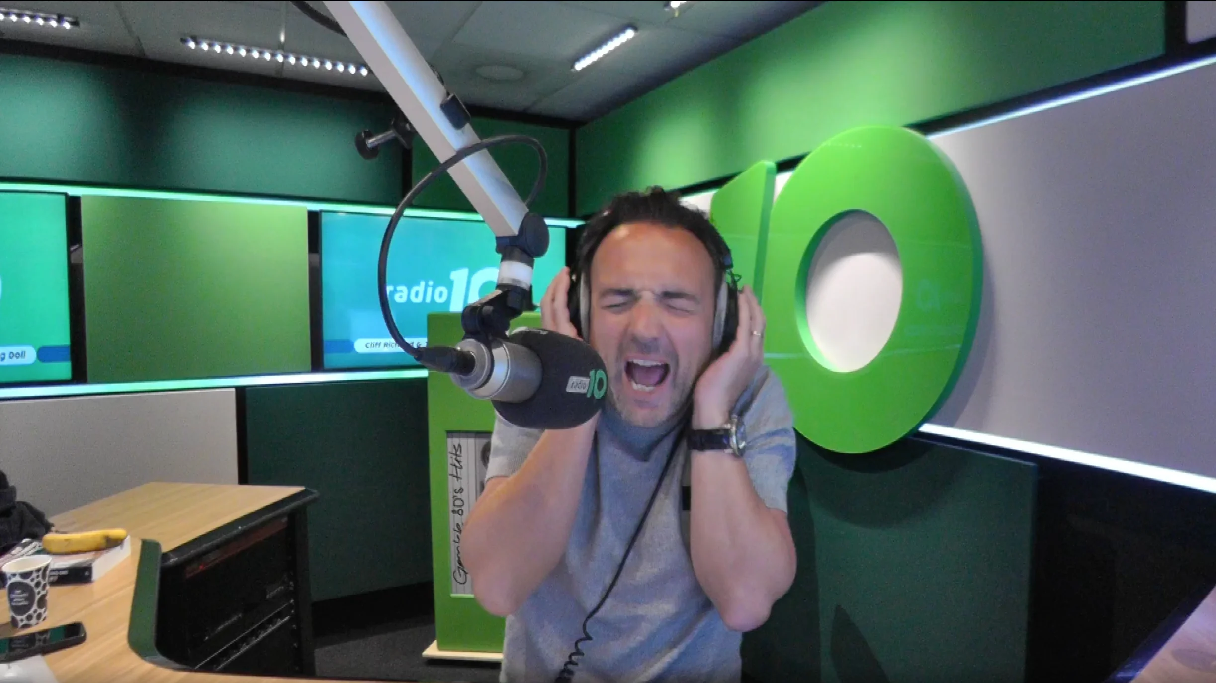 'Living Doll' van Cliff Richard bij Gerard Ekdom in de 80s Top 810