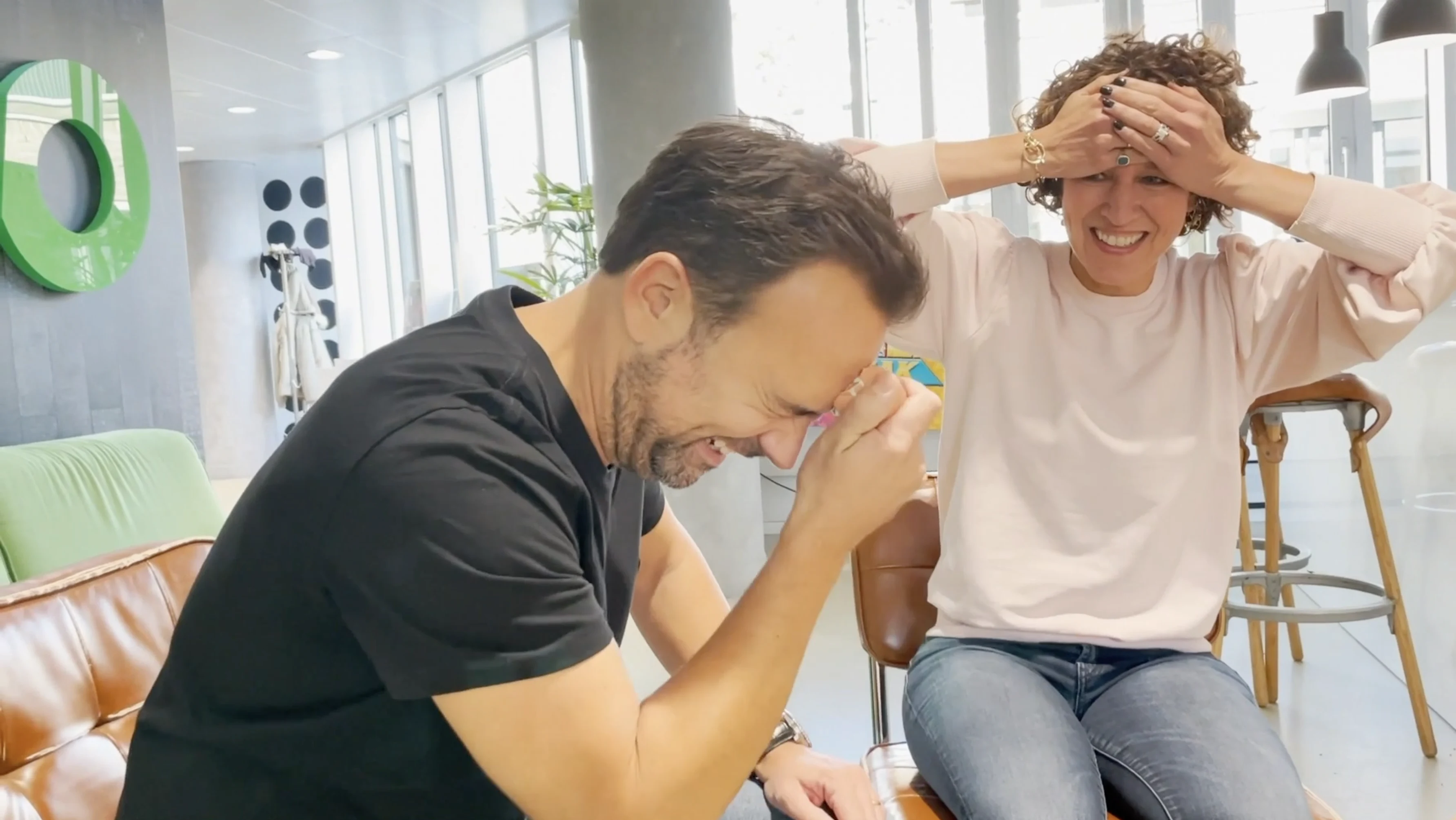 Dit moet je zien: Gerard en Evelien spelen Russian Roulegg!