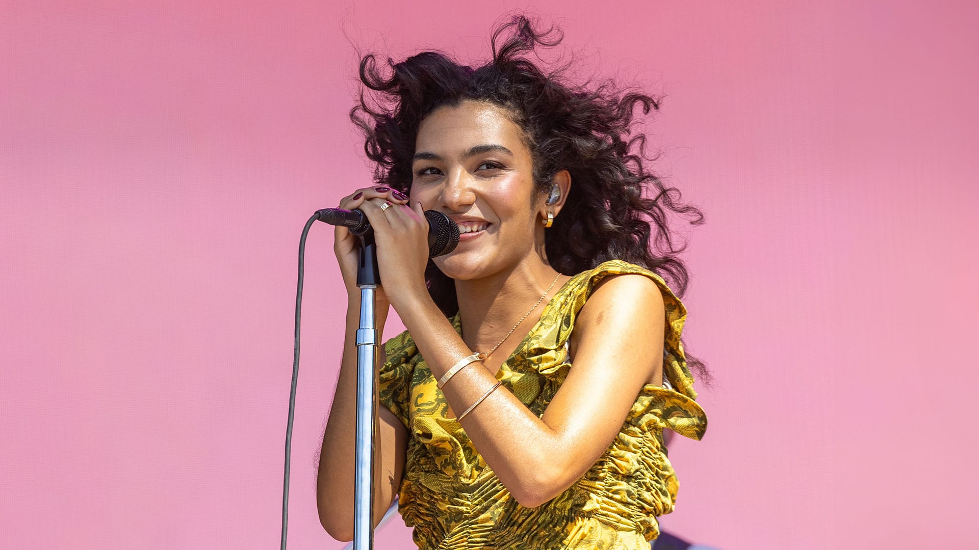 Olivia Dean en Alex Warren bij hoogste nieuwe noteringen in de Top 4000