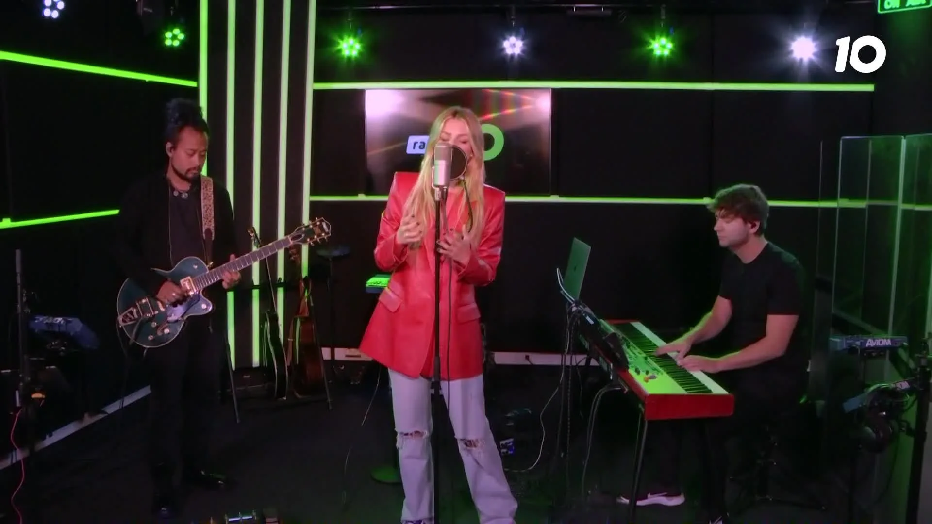 Davina zingt Hold On