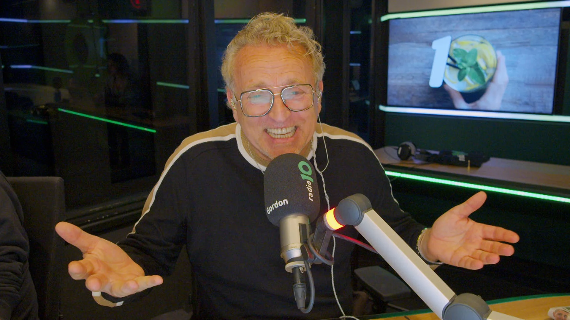 Petra is er klaar mee dat haar partner porno kijkt...