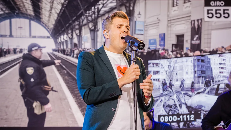 Jaap Reesema zingt zelfgeschreven nummer over situatie in Oekraïne