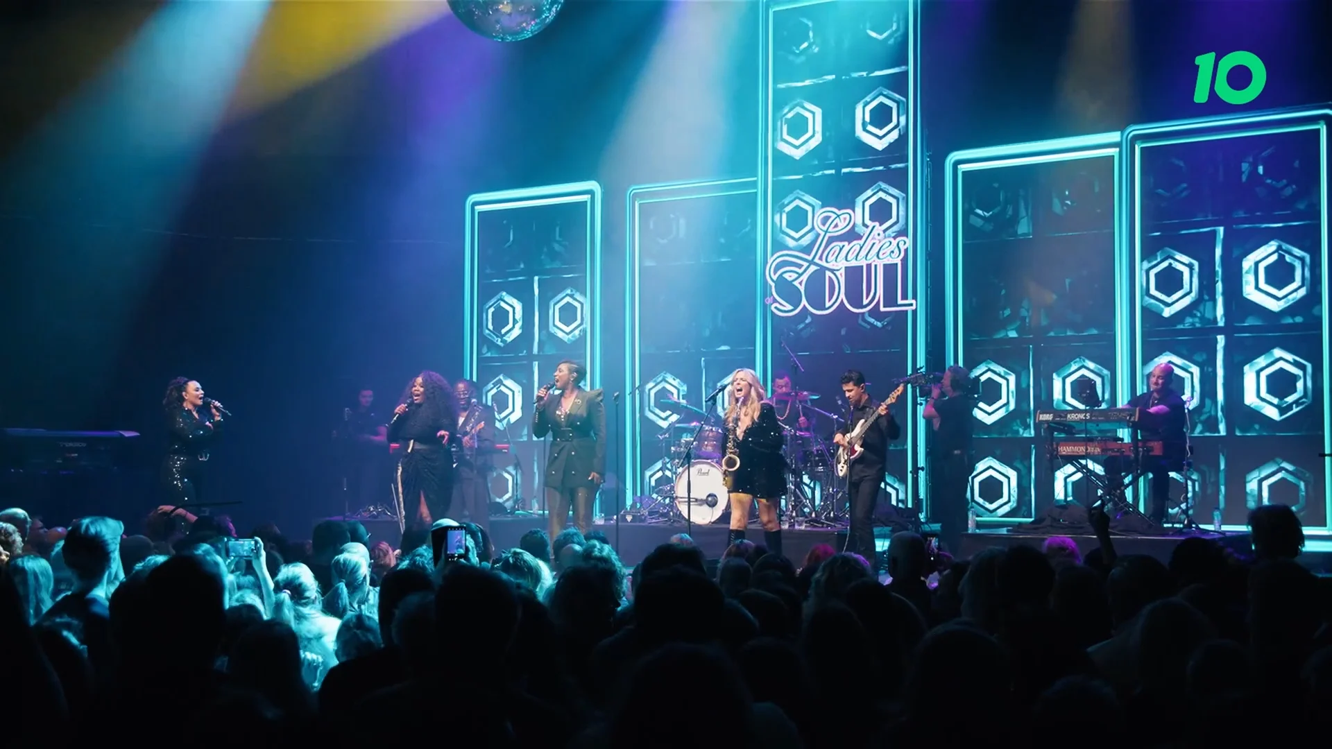 I'm Coming Out live door Ladies of Soul!